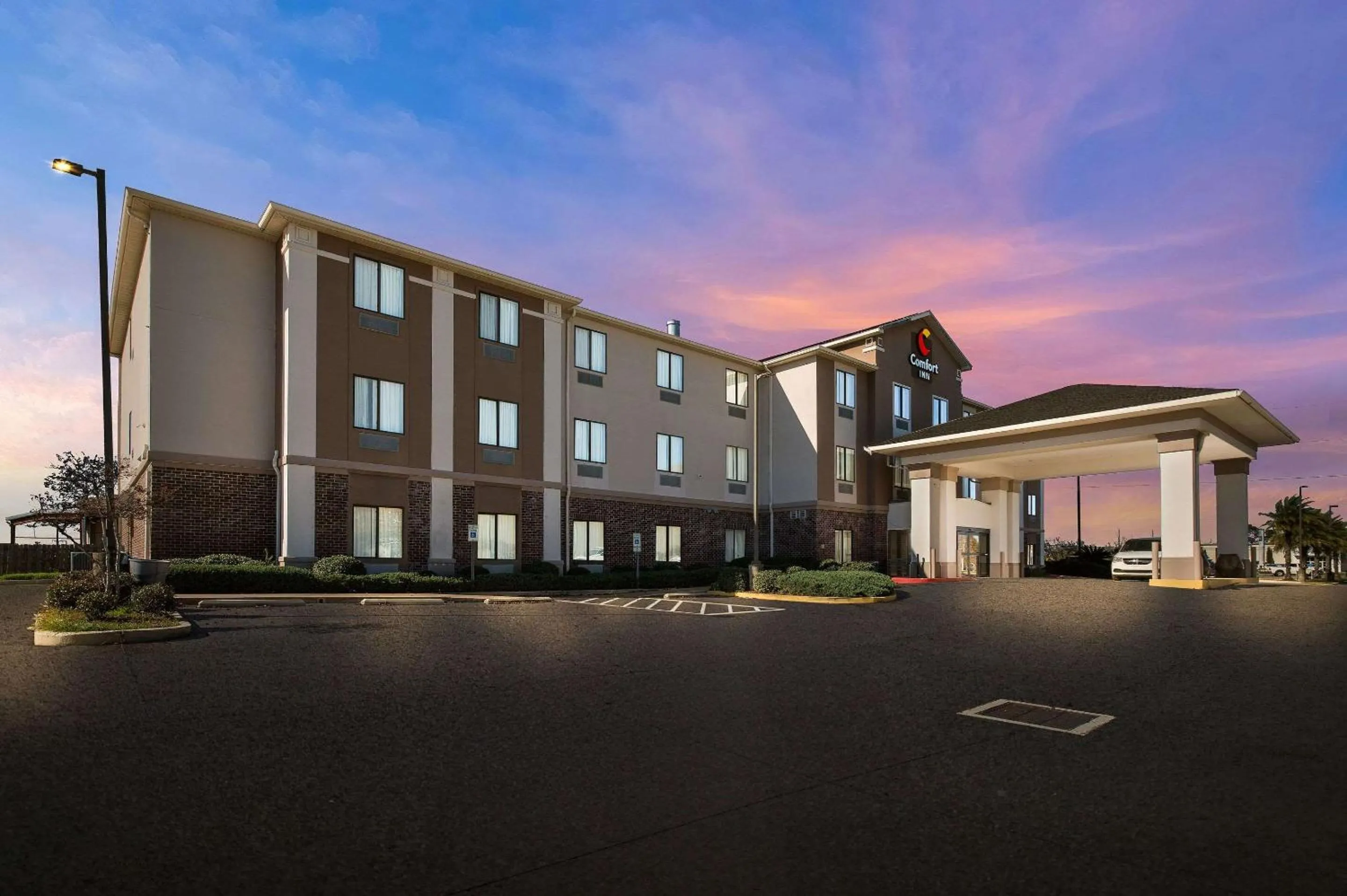 Property building in Comfort Inn New Orleans Airport South