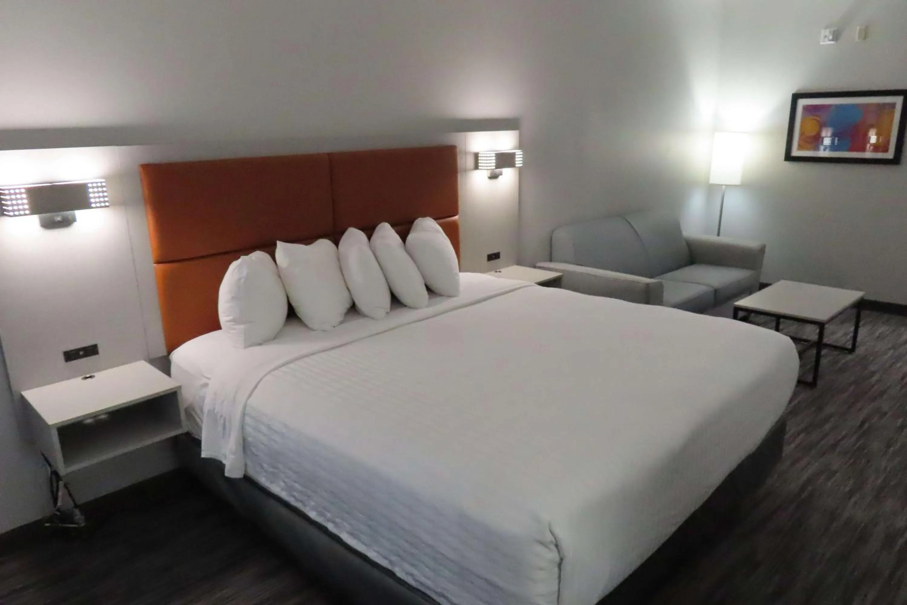 Photo of the whole room, Bed in Best Western Heritage Inn & Suites