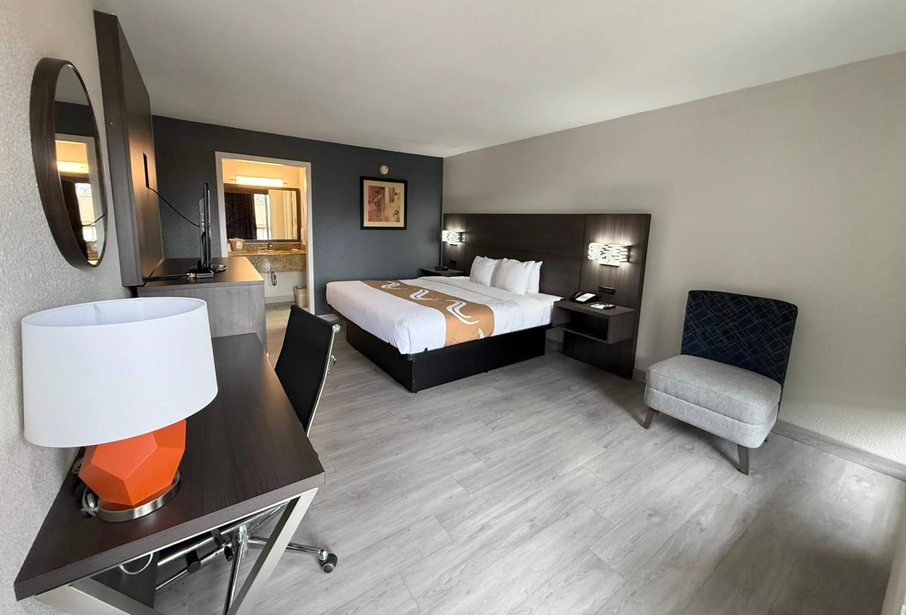 Photo of the whole room, Bed in Quality Inn & Suites Baton Rouge West - Port Allen