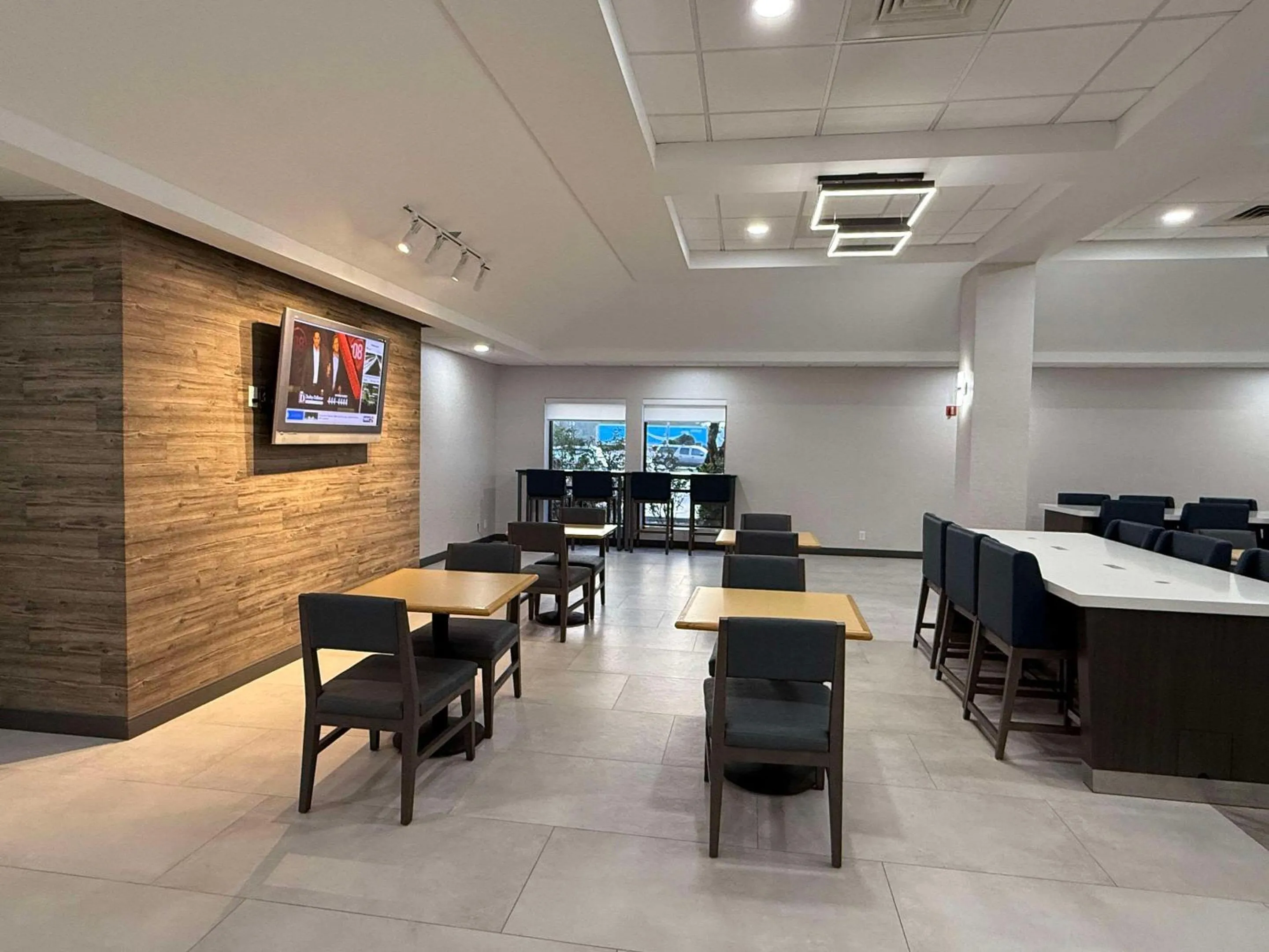 Breakfast in Quality Inn & Suites Baton Rouge West - Port Allen