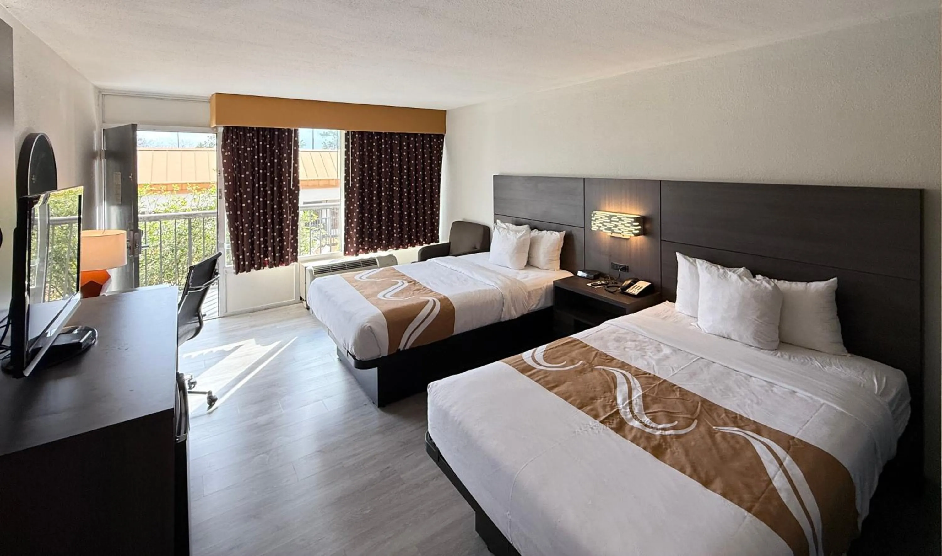 Photo of the whole room, Bed in Quality Inn & Suites Baton Rouge West - Port Allen