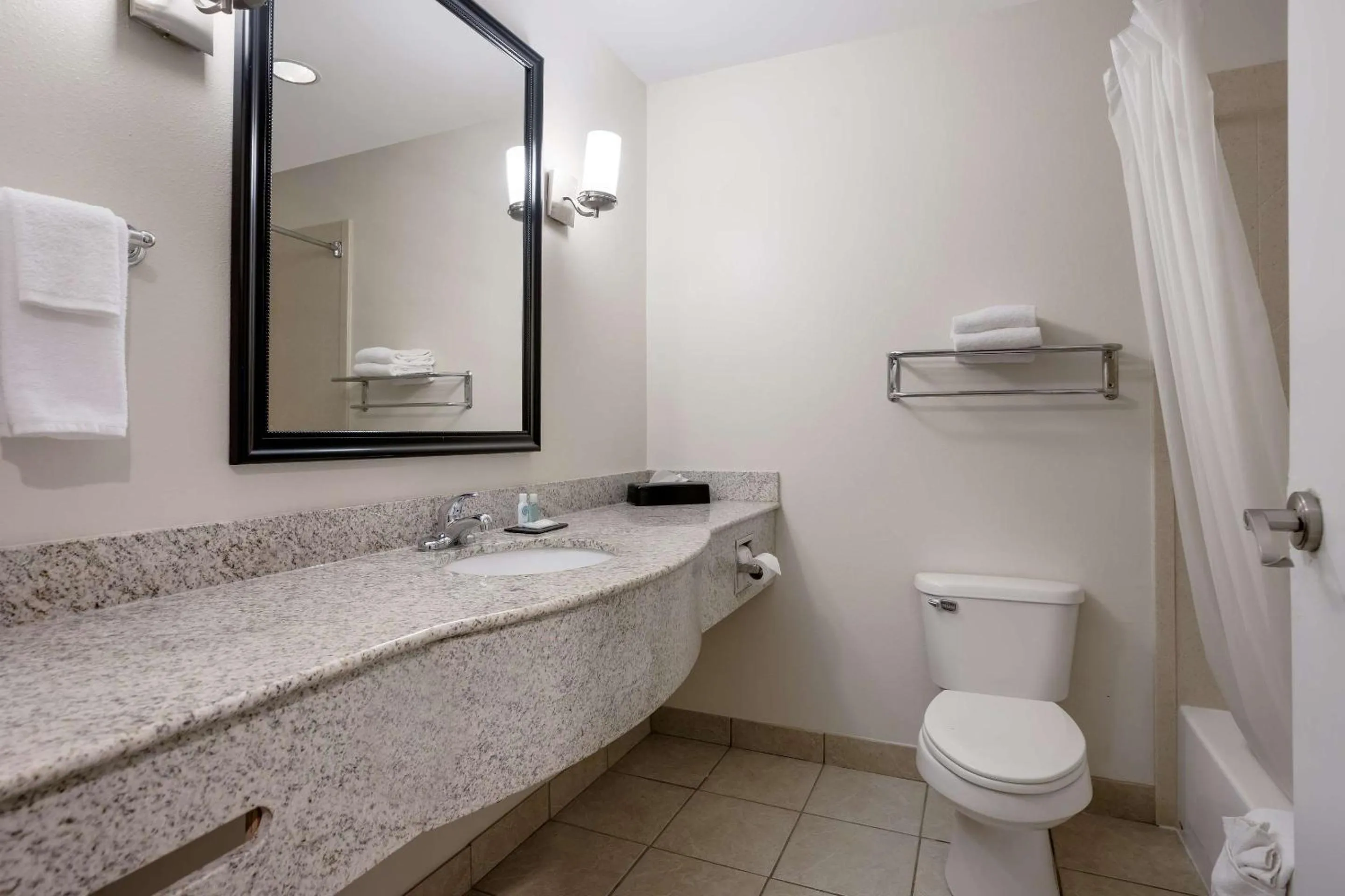 Bedroom in Suburban Studios Berwick - Morgan City