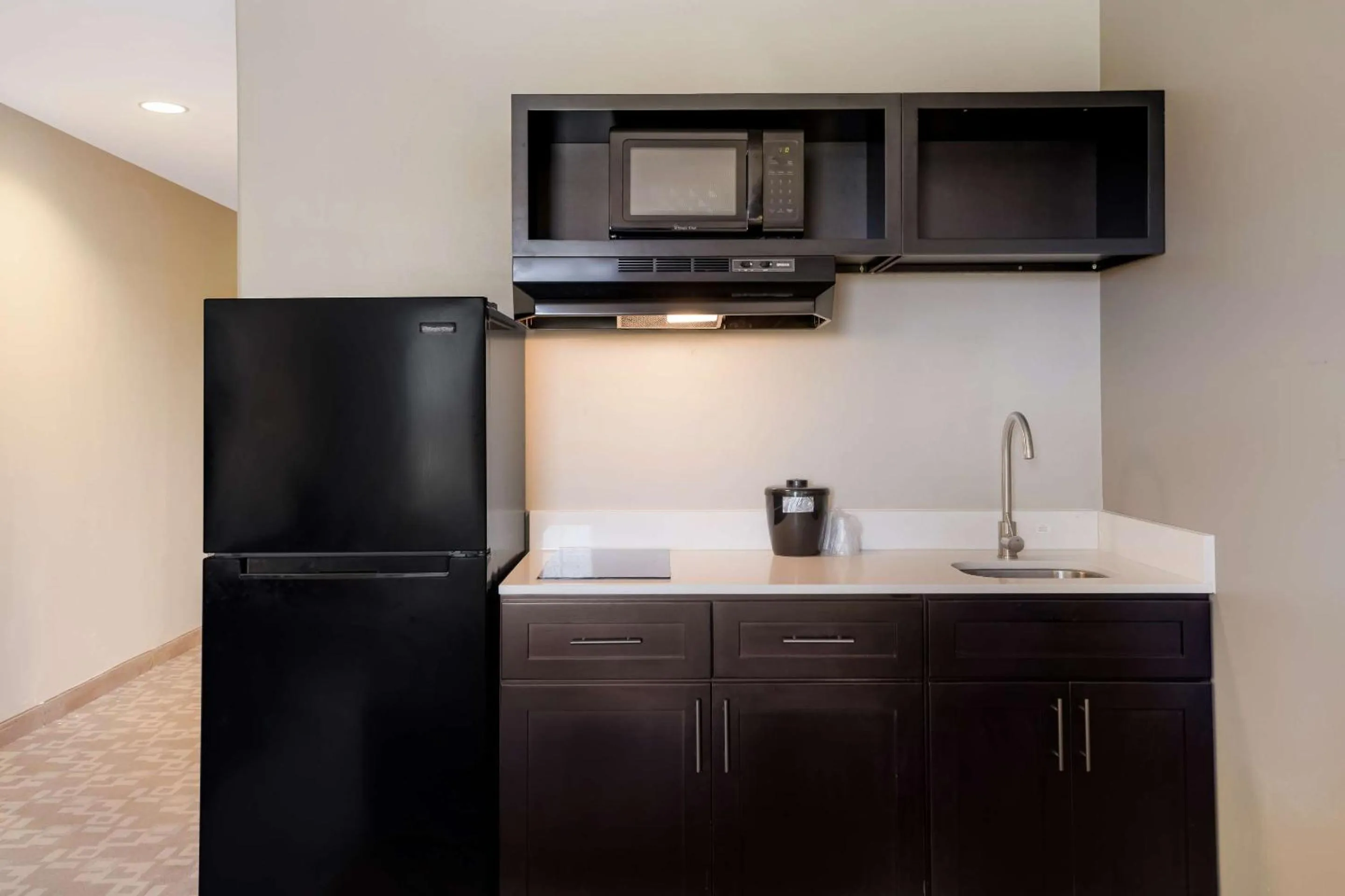 Bedroom in Suburban Studios Berwick - Morgan City