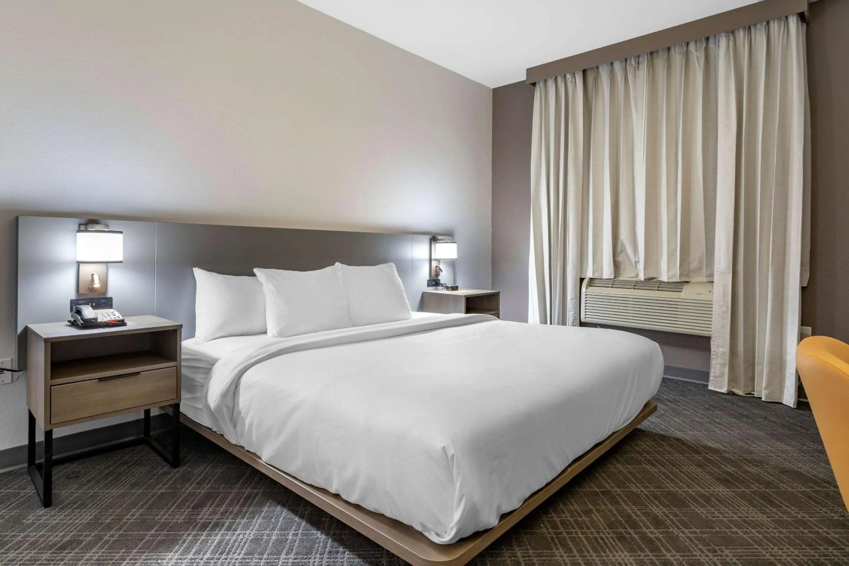 Bedroom, Bed in Comfort Suites Natchitoches