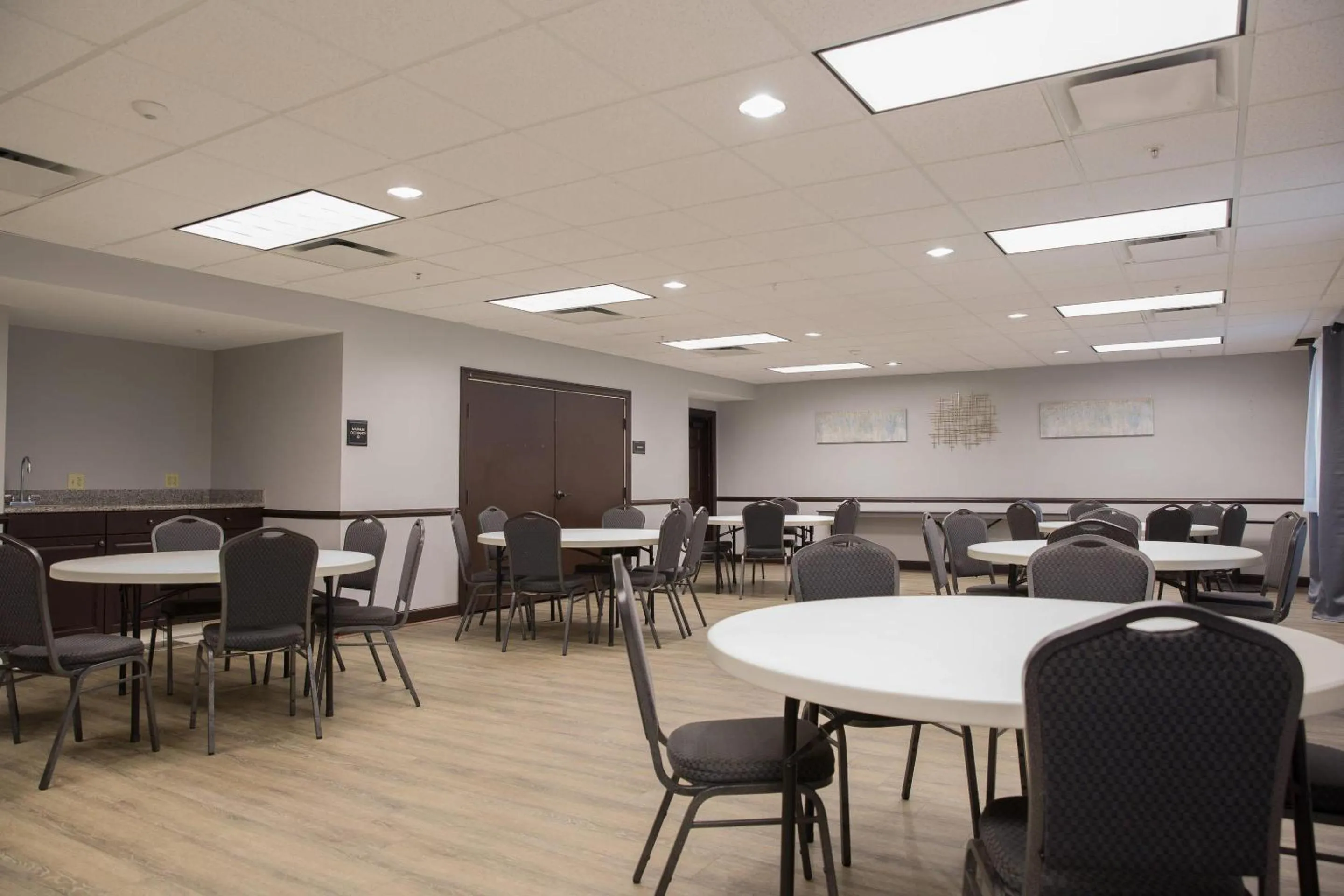 Meeting/conference room in Evangeline Downs Hotel, an Ascend Collection Hotel