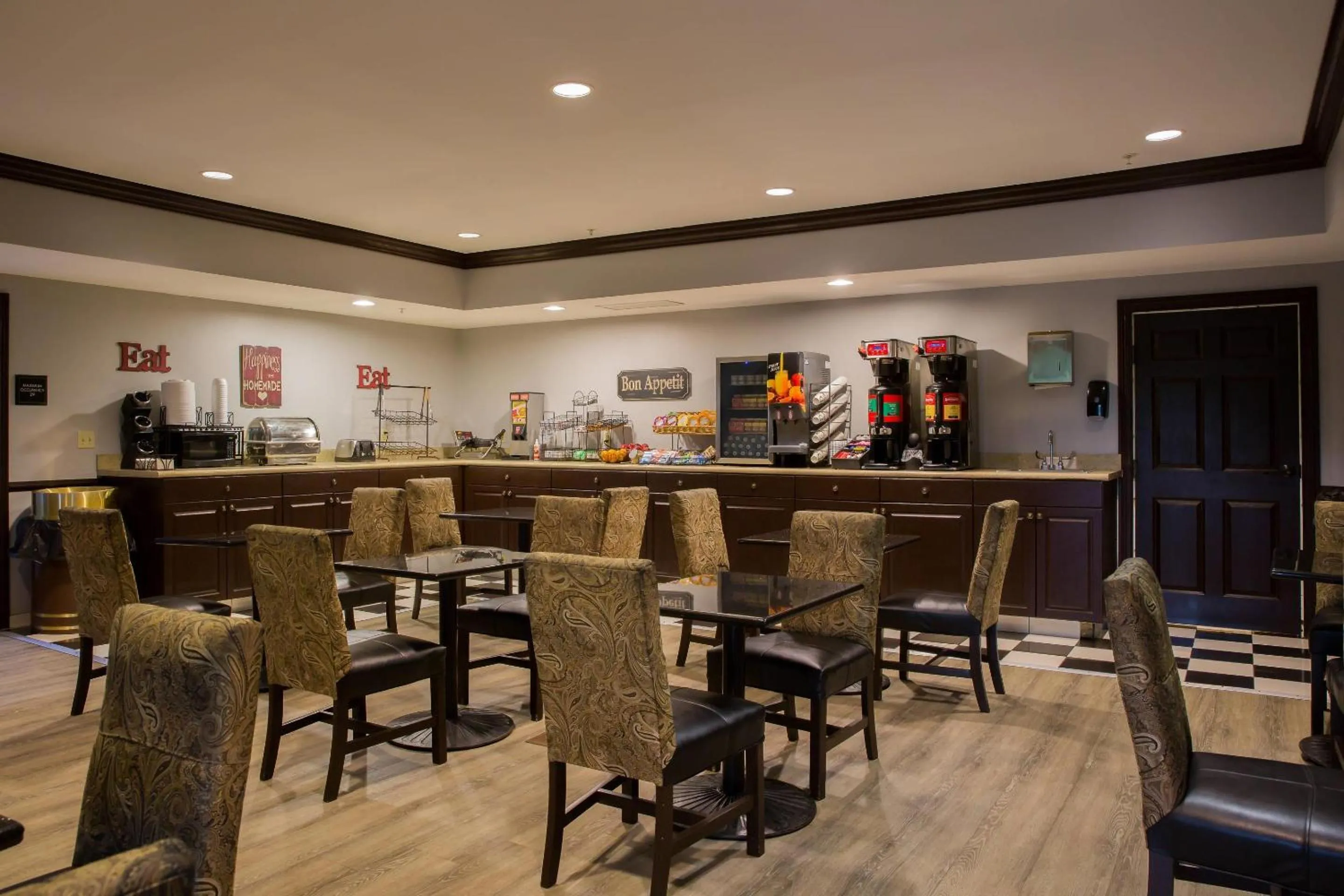 Breakfast in Evangeline Downs Hotel, an Ascend Collection Hotel