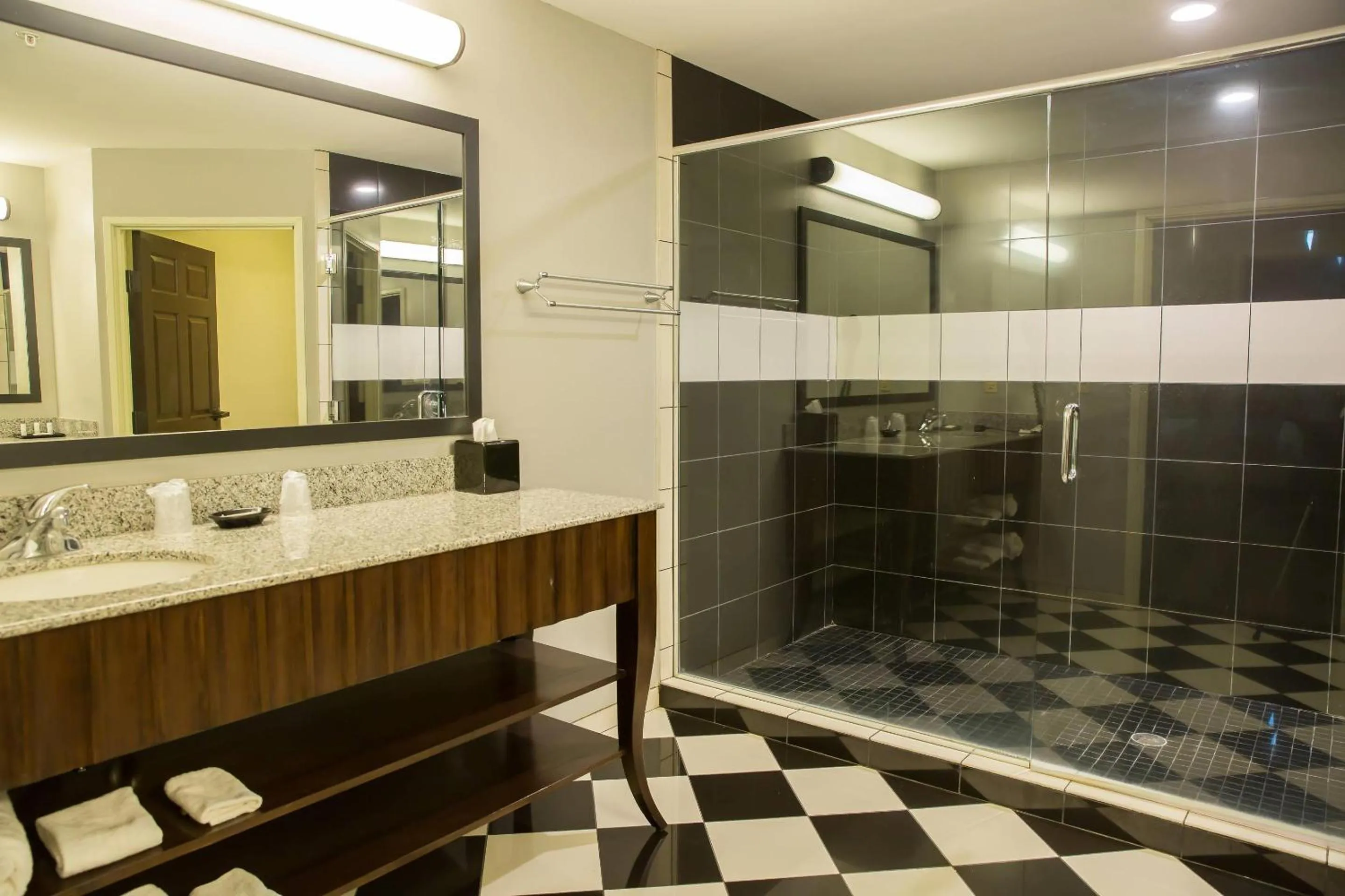 Bedroom in Evangeline Downs Hotel, an Ascend Collection Hotel
