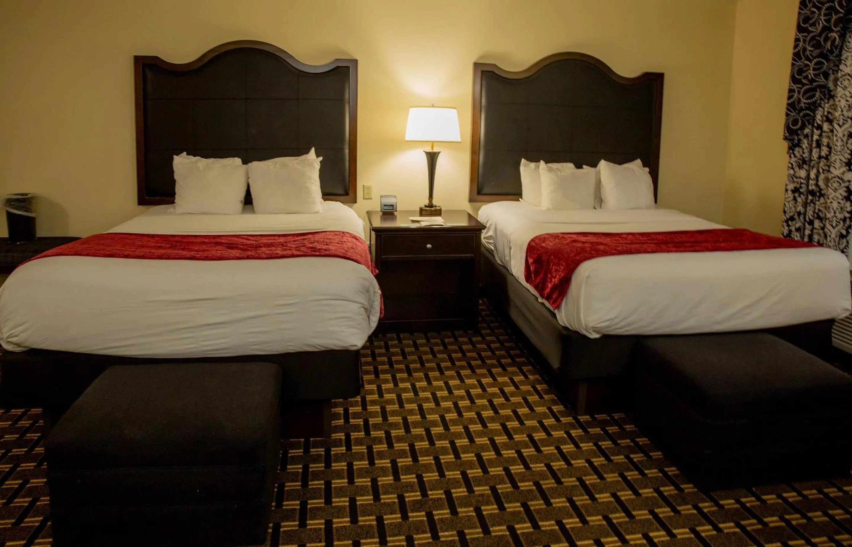 Bedroom, Bed in Evangeline Downs Hotel, an Ascend Collection Hotel