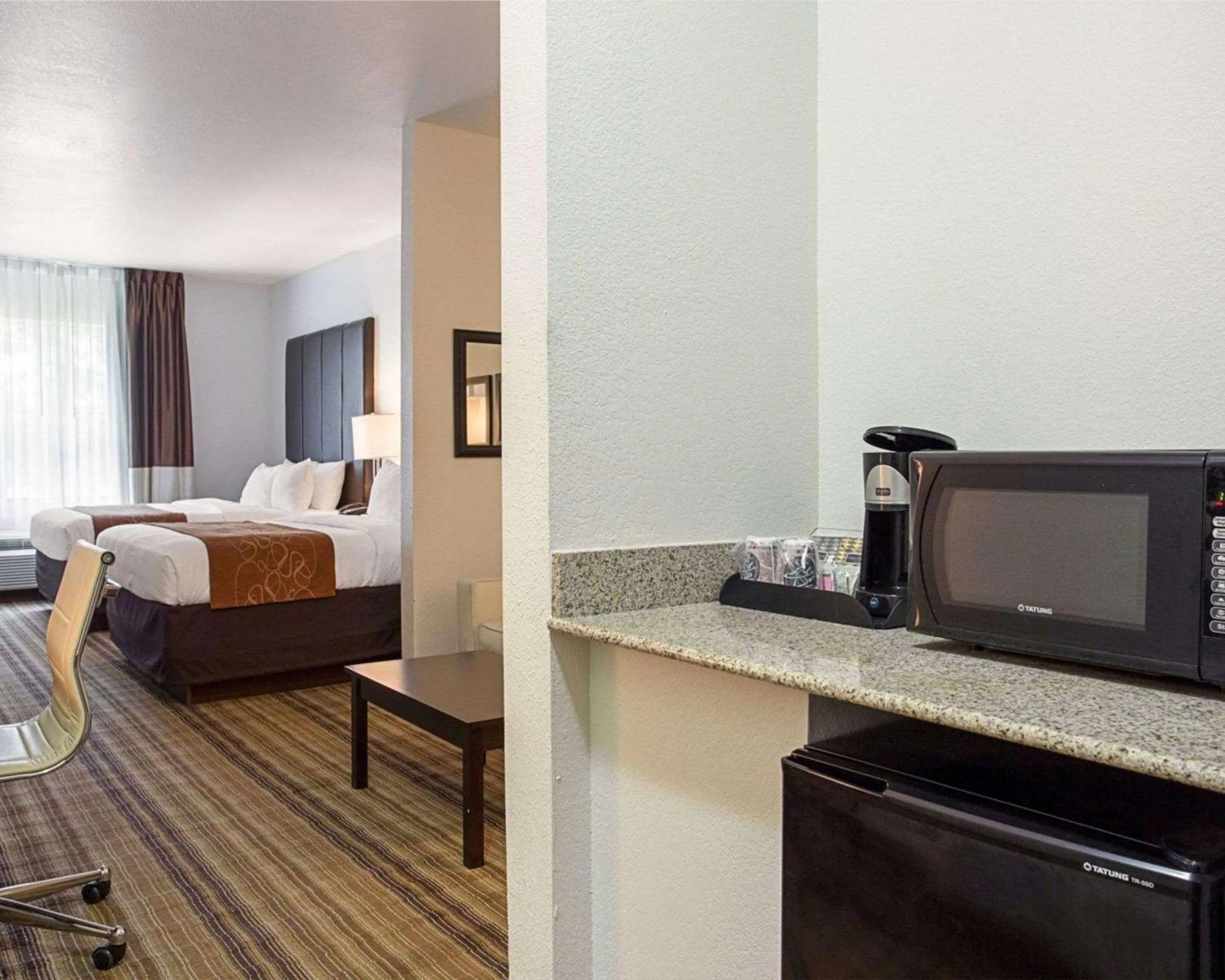 Photo of the whole room, Bed in Comfort Suites Mandeville - Covington