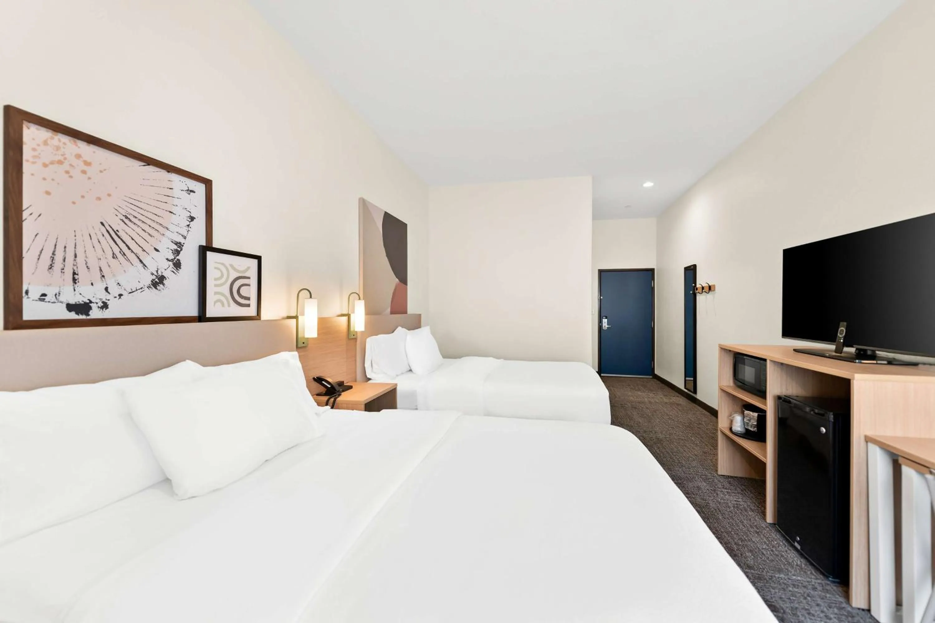 Bed in Comfort Inn & Suites Mansfield