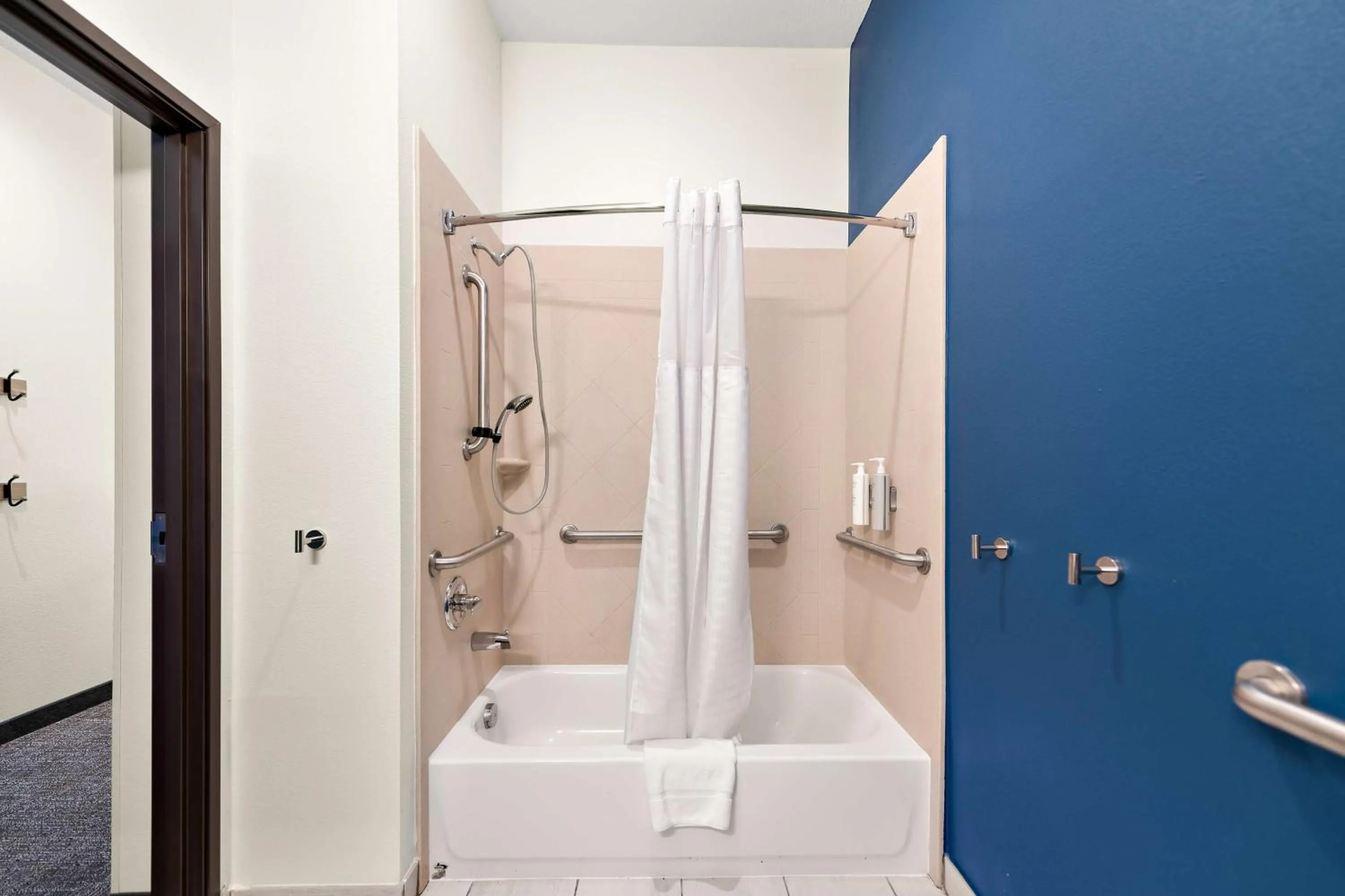 Bathroom in Comfort Inn & Suites Mansfield