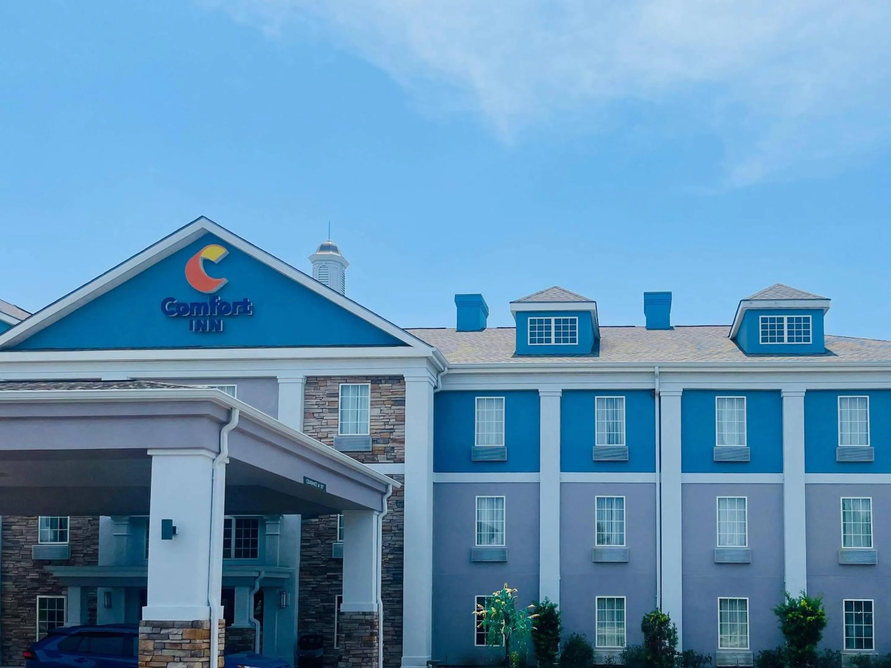 Property building in Comfort Inn West Monroe near Sports & Events Center