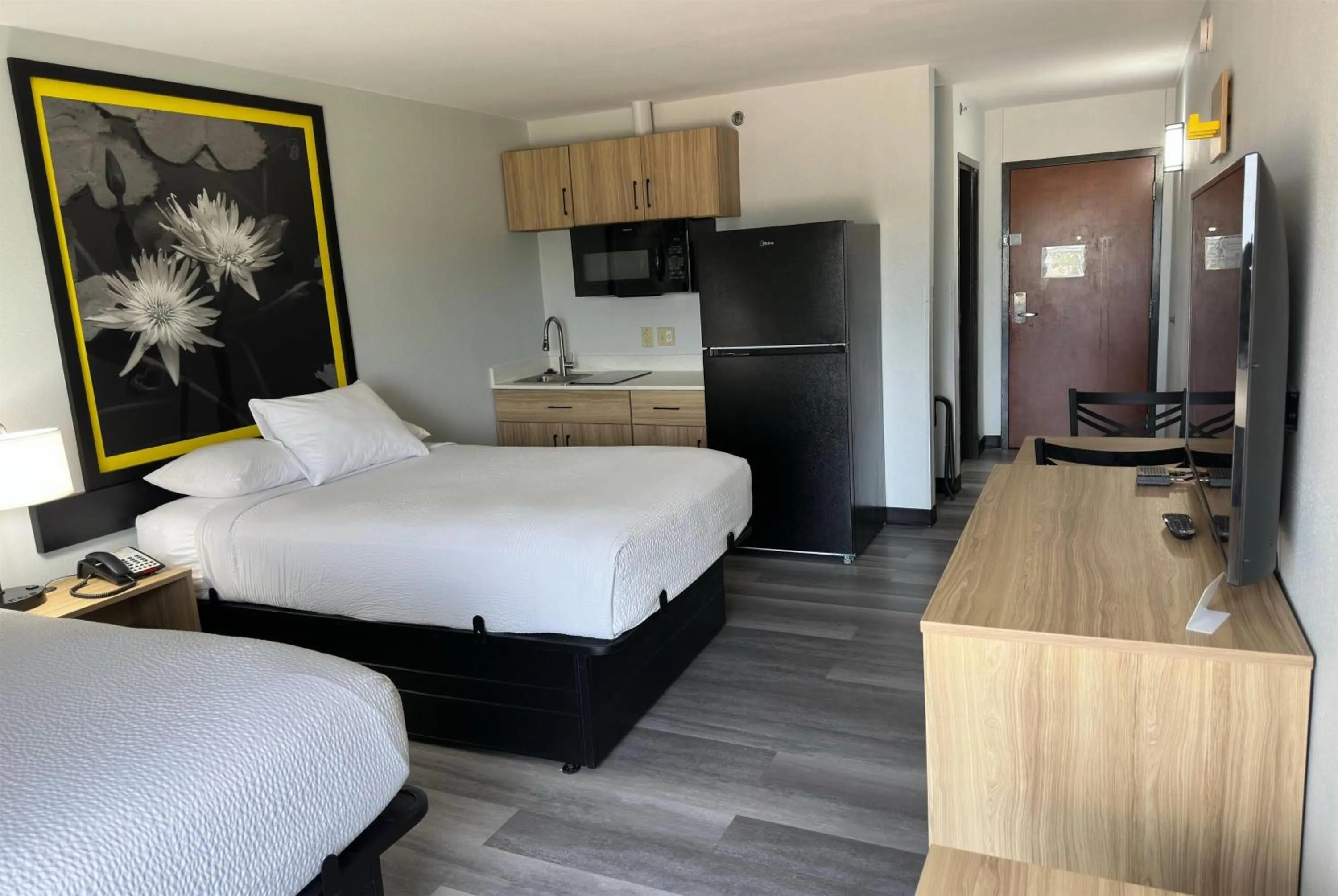 Photo of the whole room, Bed in Super 8 by Wyndham Alexandria LA