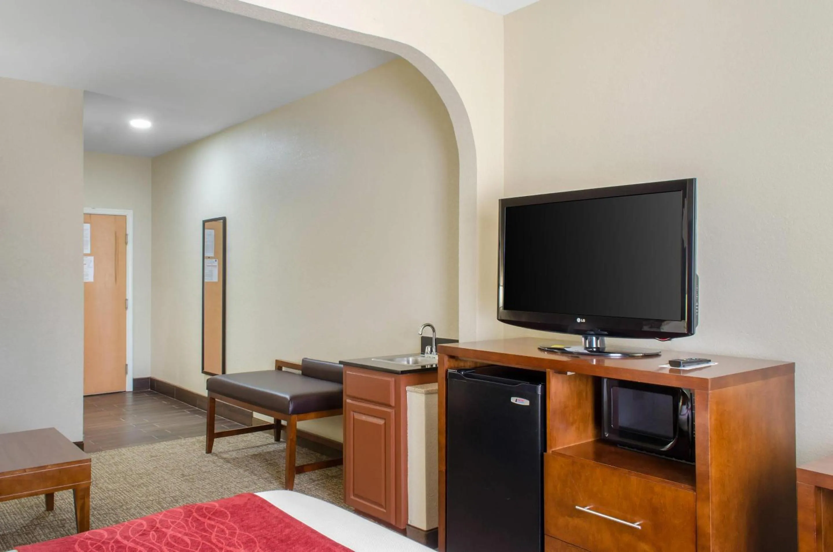 Bedroom, Bed in Comfort Inn & Suites Covington - Mandeville