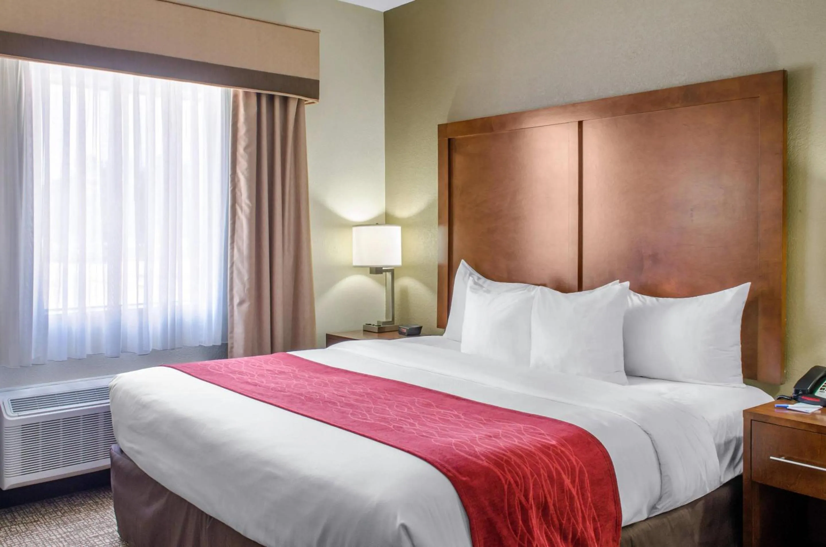 Bed in Comfort Inn & Suites Covington - Mandeville