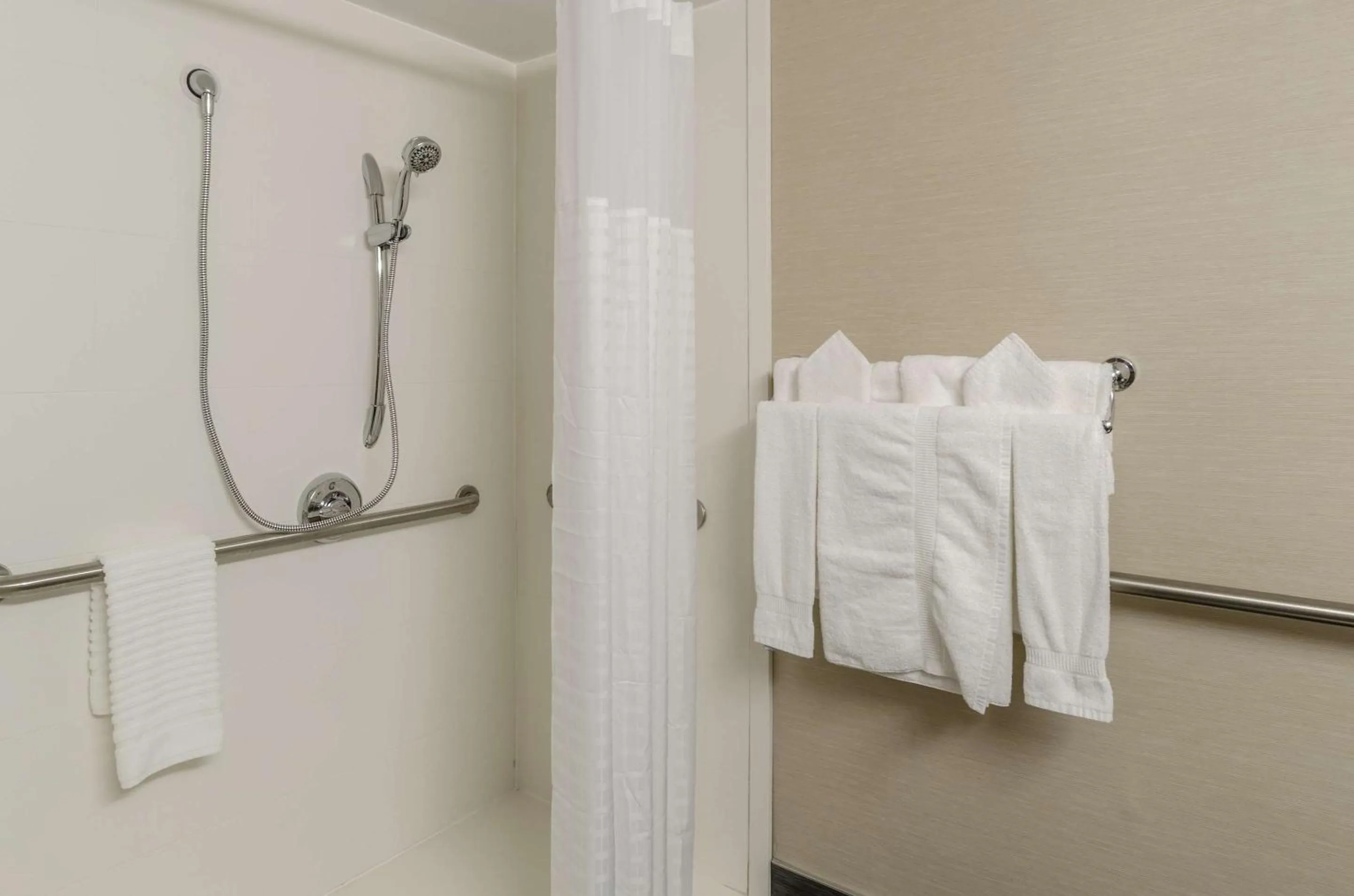 Bedroom, Bed in Comfort Inn & Suites West Springfield