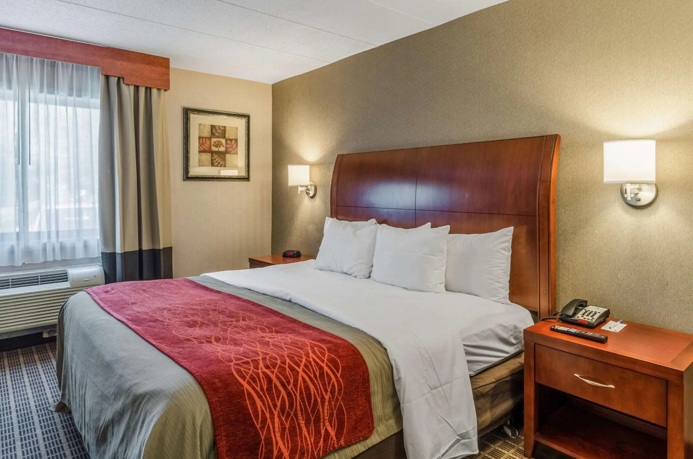 Bedroom, Bed in Comfort Inn & Suites West Springfield