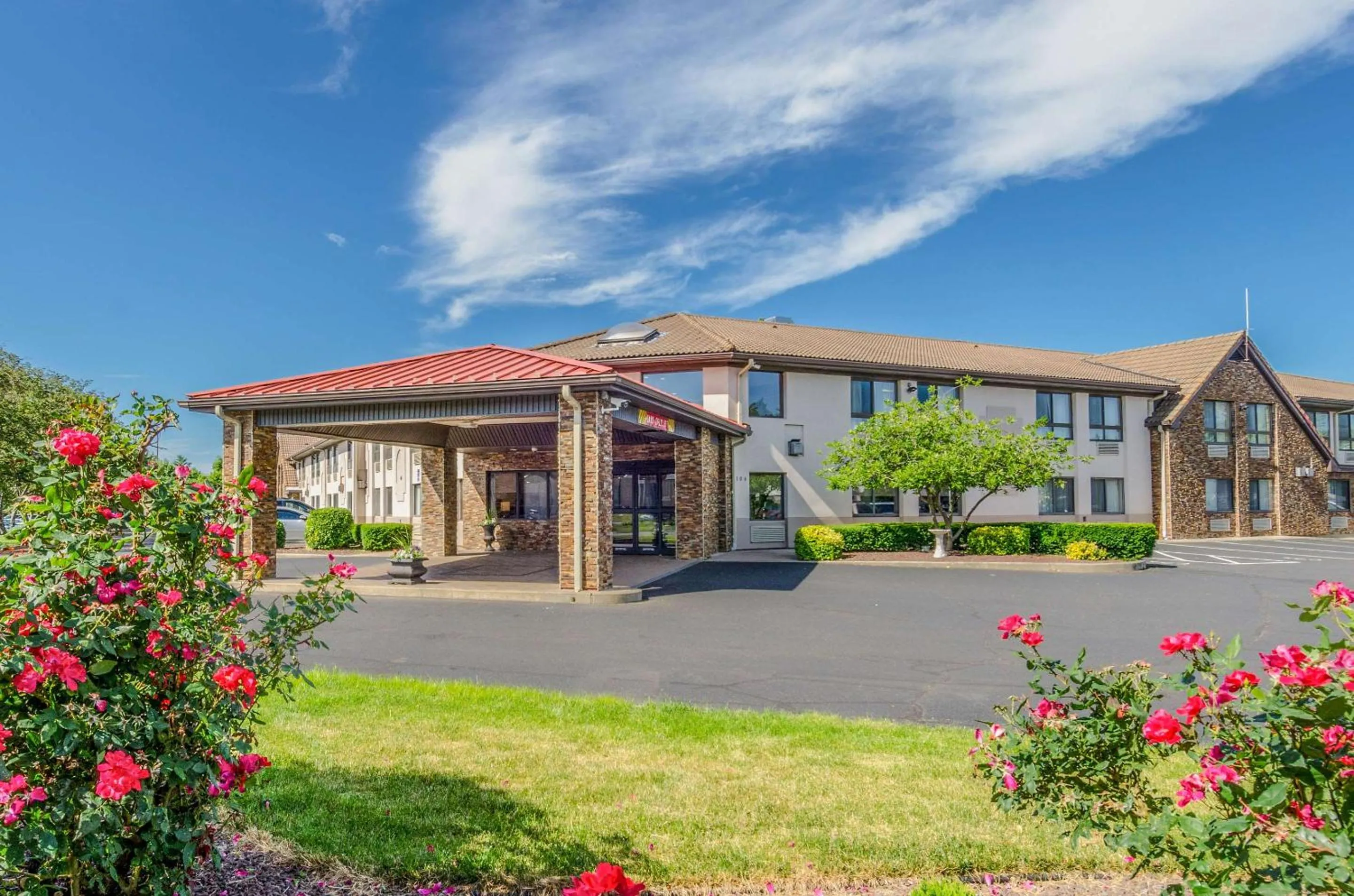 Property building in Comfort Inn & Suites West Springfield