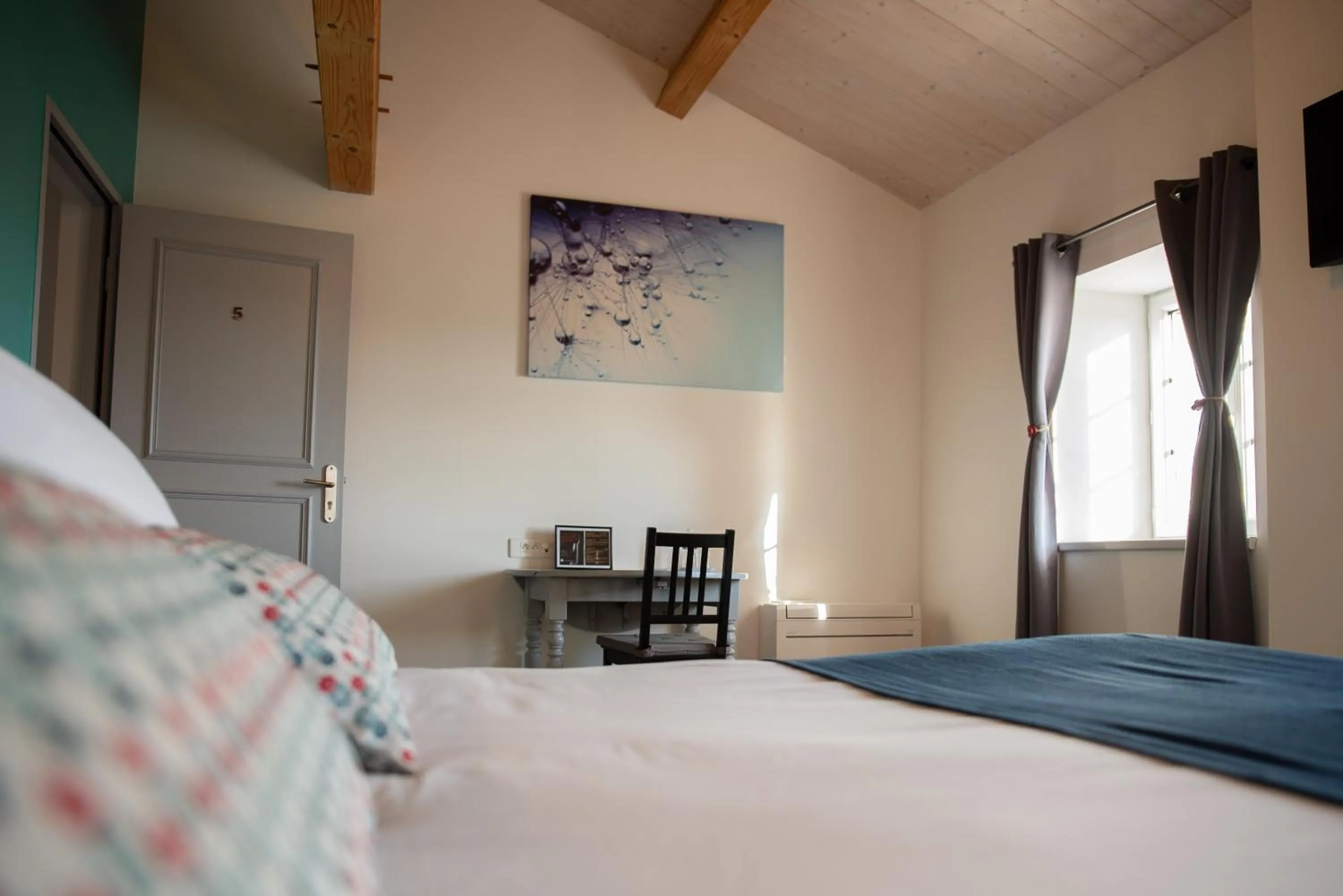 Photo of the whole room, Bed in DOMAINE FORVENT