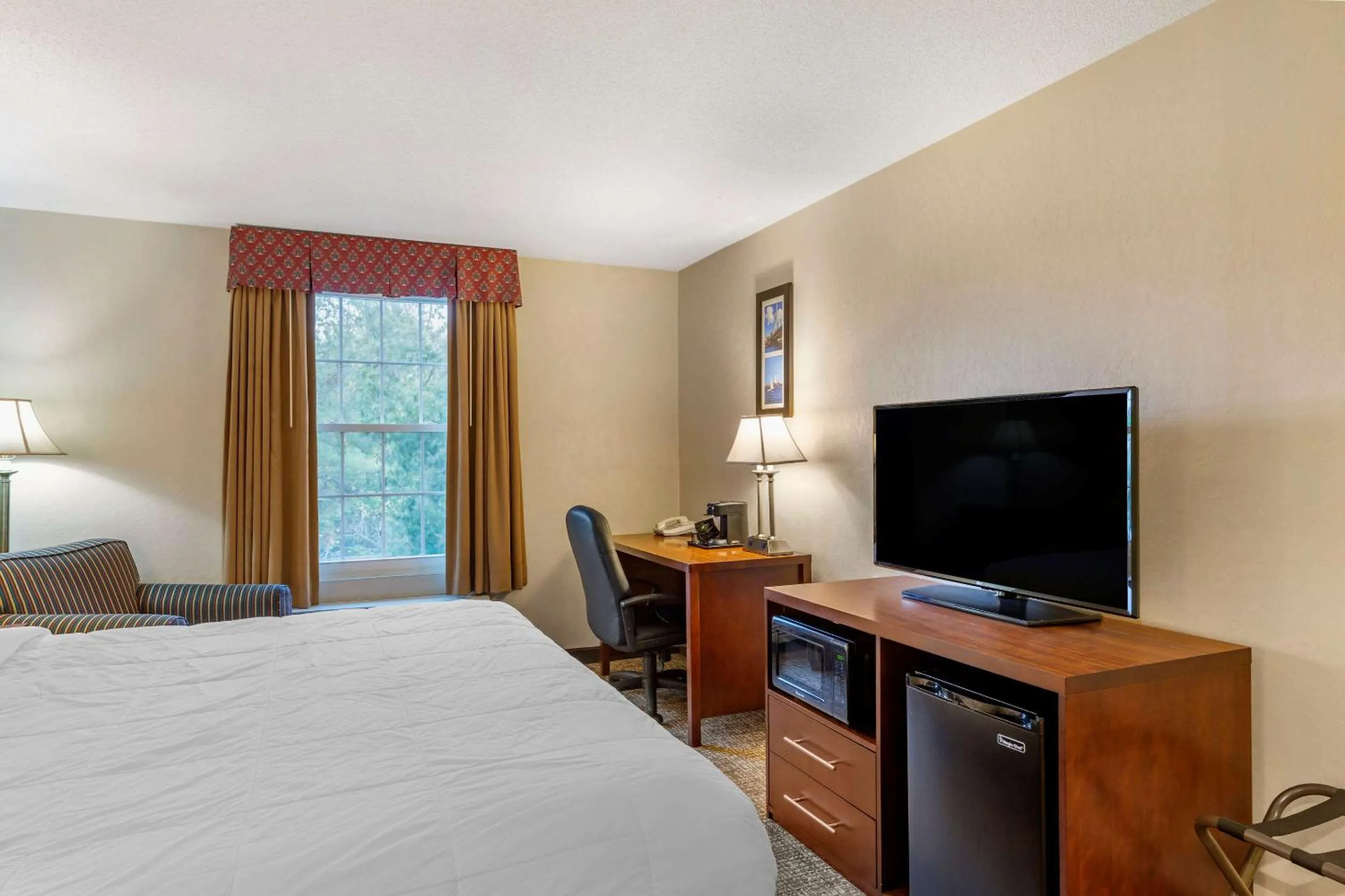 Photo of the whole room in Comfort Inn Foxboro - Mansfield