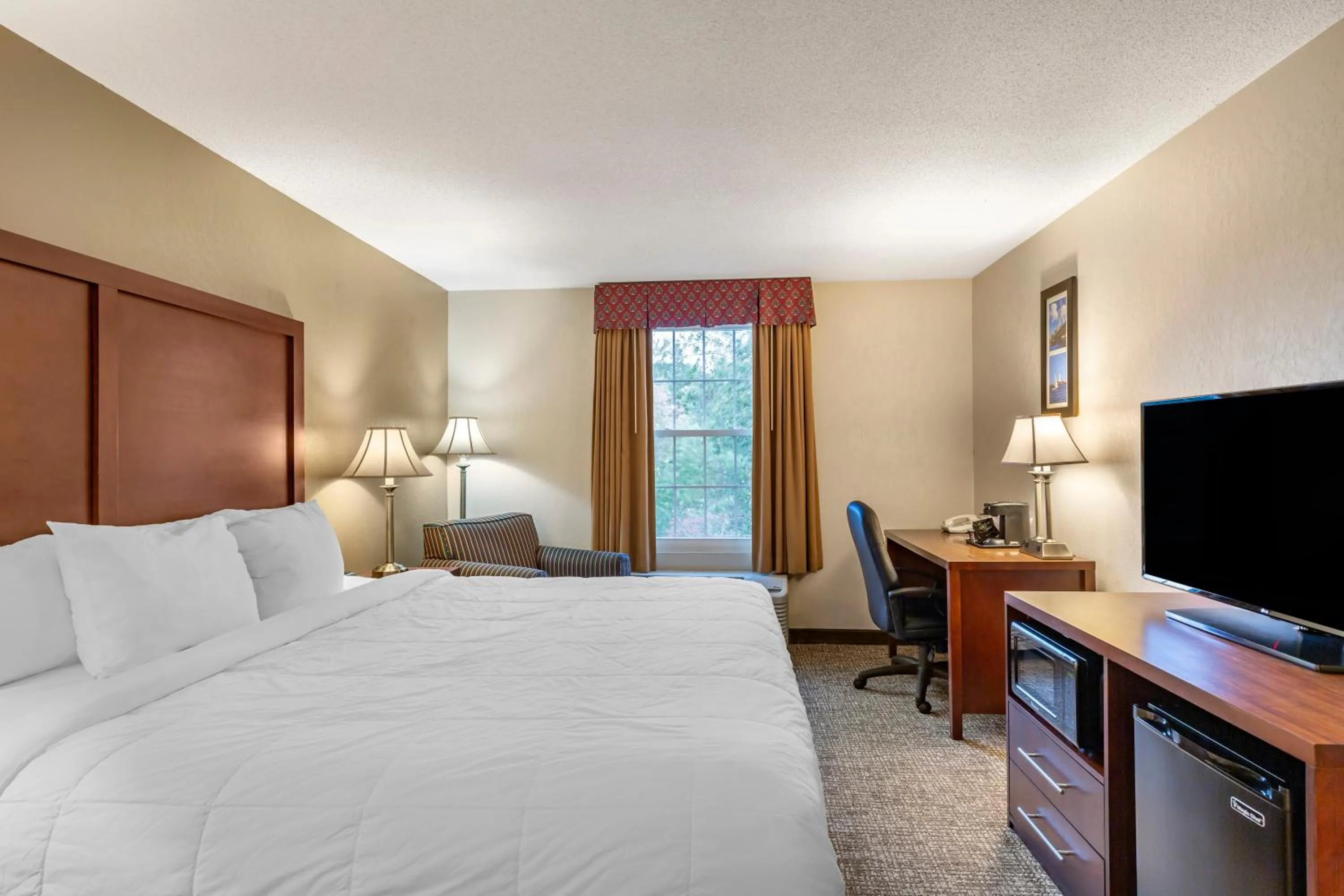 TV and multimedia in Comfort Inn Foxboro - Mansfield