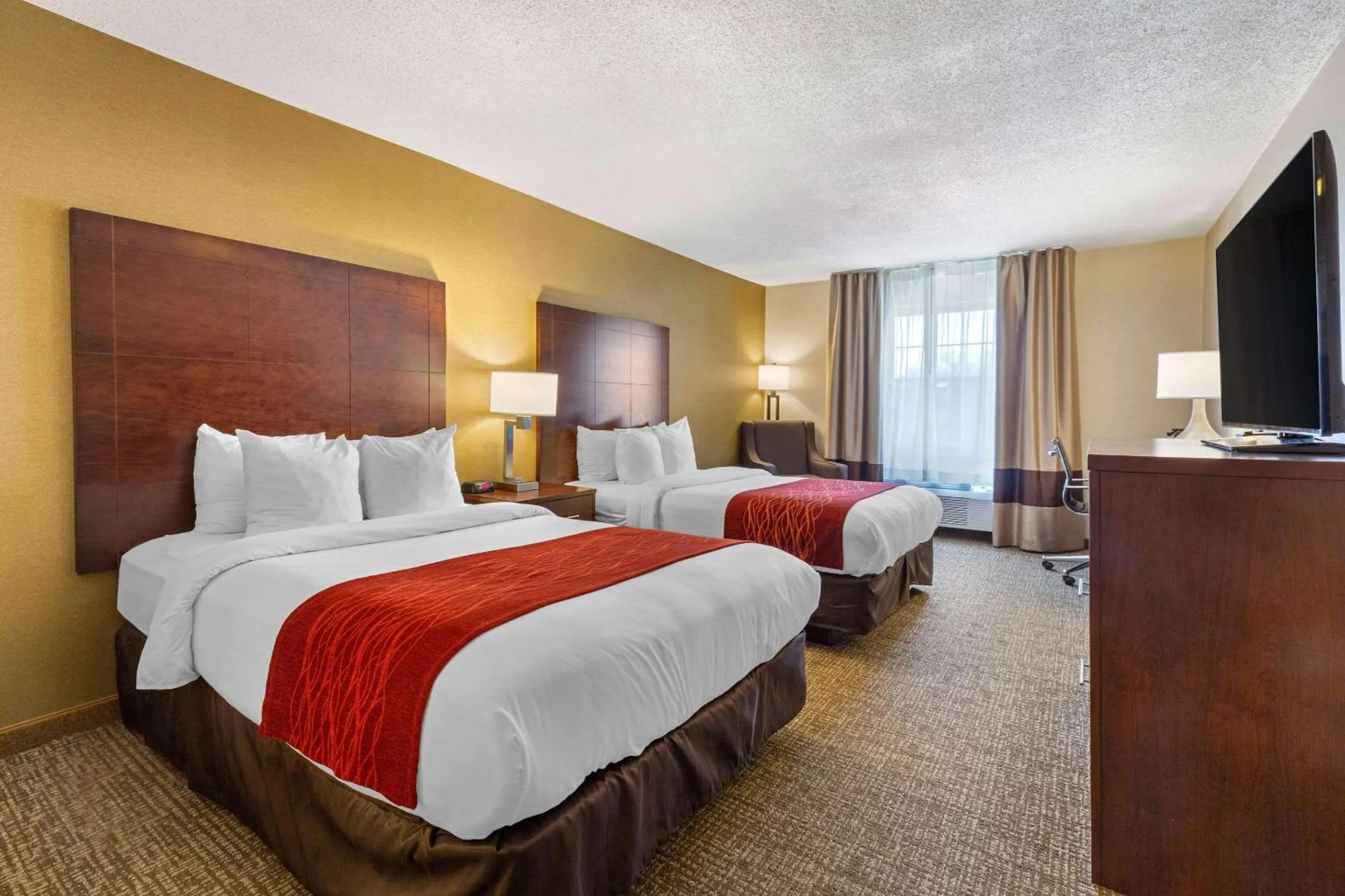 Photo of the whole room, Bed in Comfort Inn Auburn-Worcester