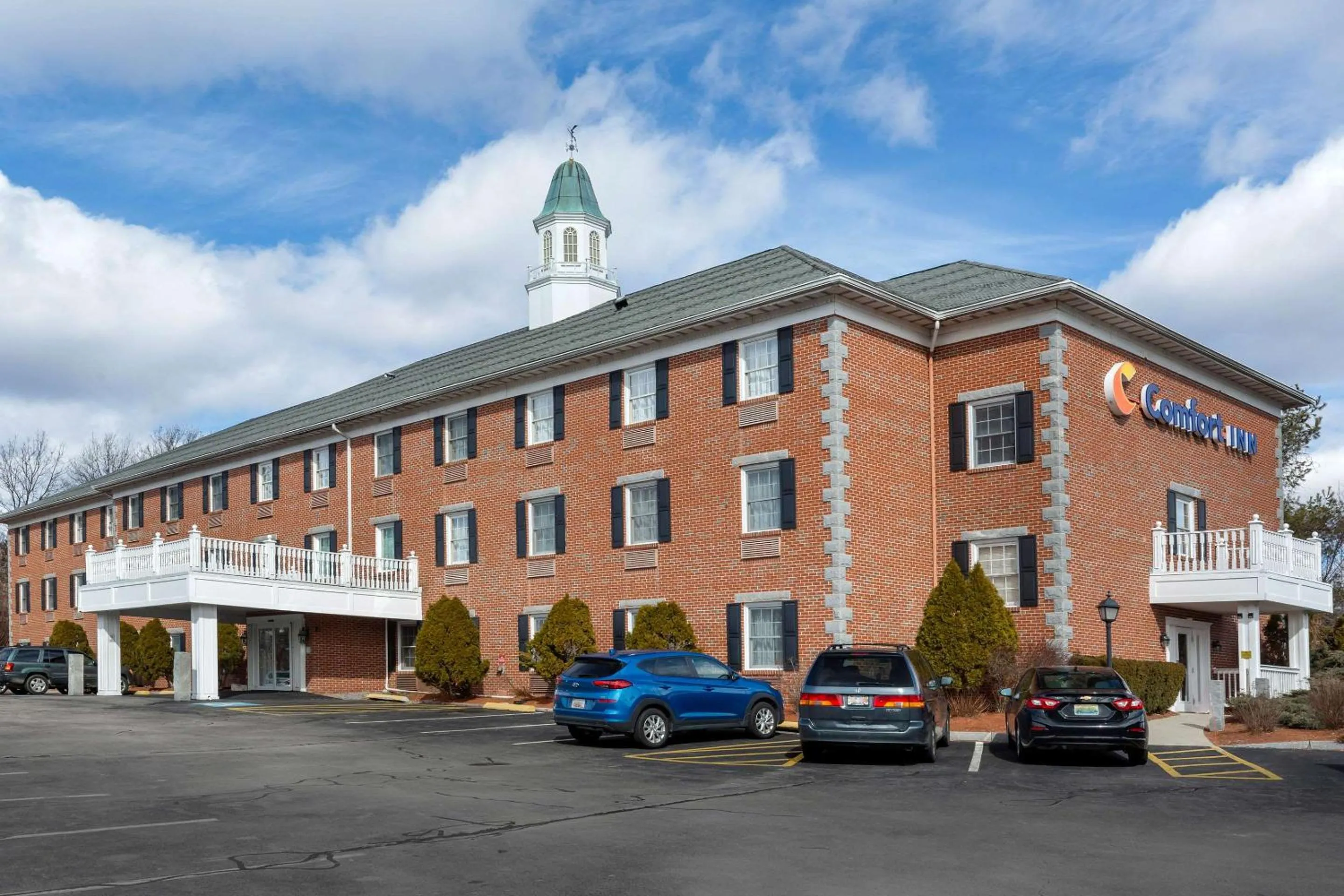 Property building in Comfort Inn Auburn-Worcester