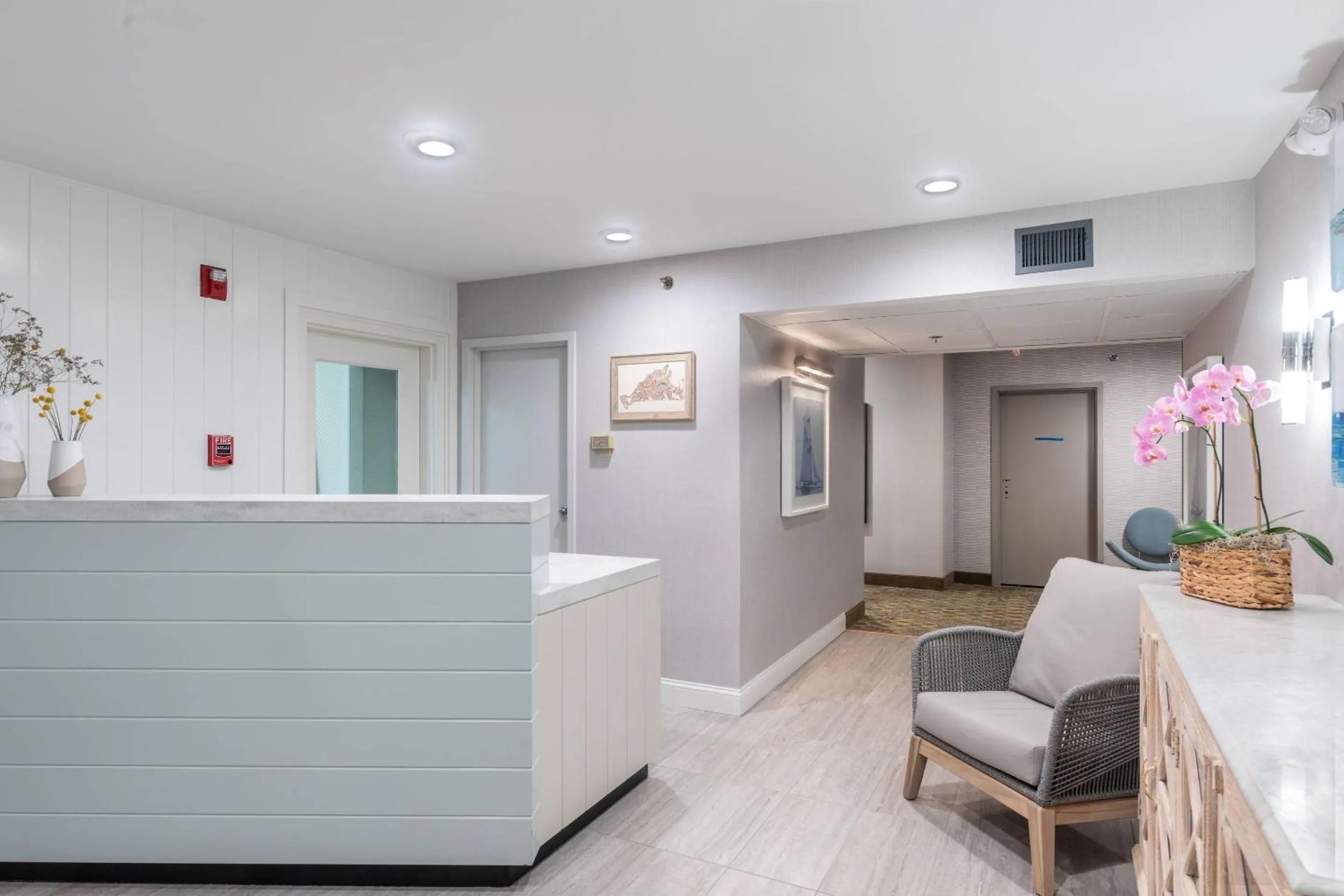 Lobby or reception in Edgar Hotel Martha's Vineyard, an Ascend Collection Hotel