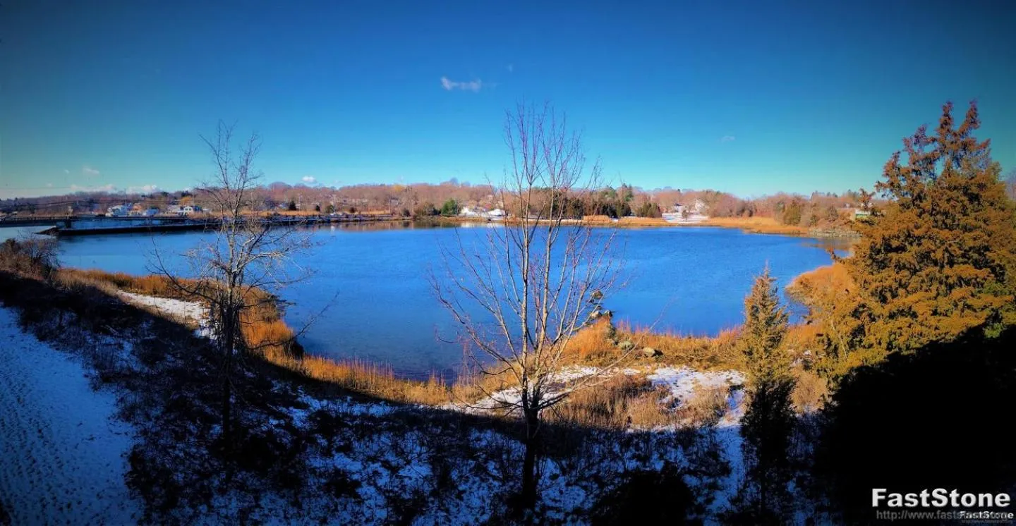 Two Queen Beds - Balcony and Jetted Tub in Riverview Inn & Suites