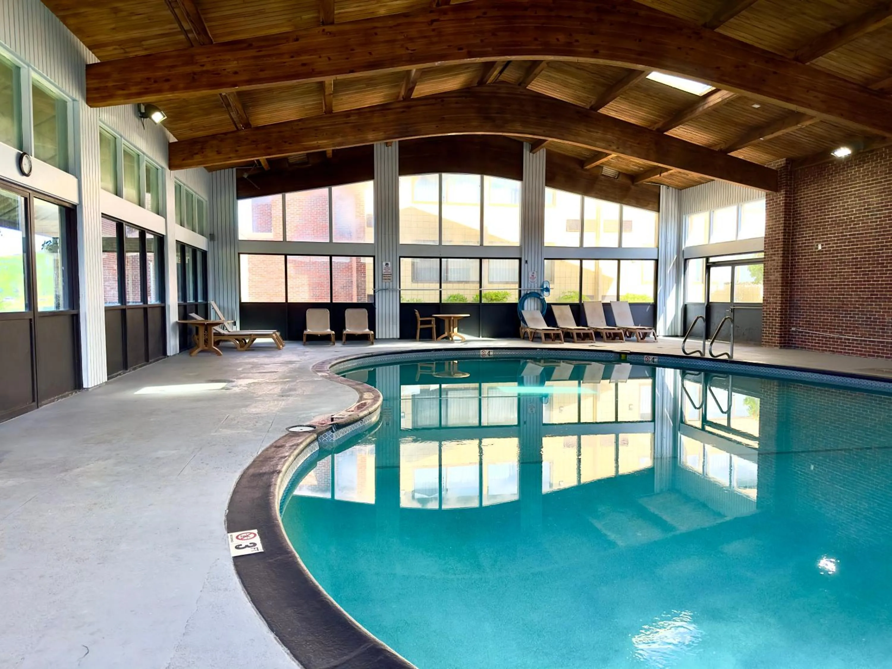Swimming pool in Riverview Inn & Suites