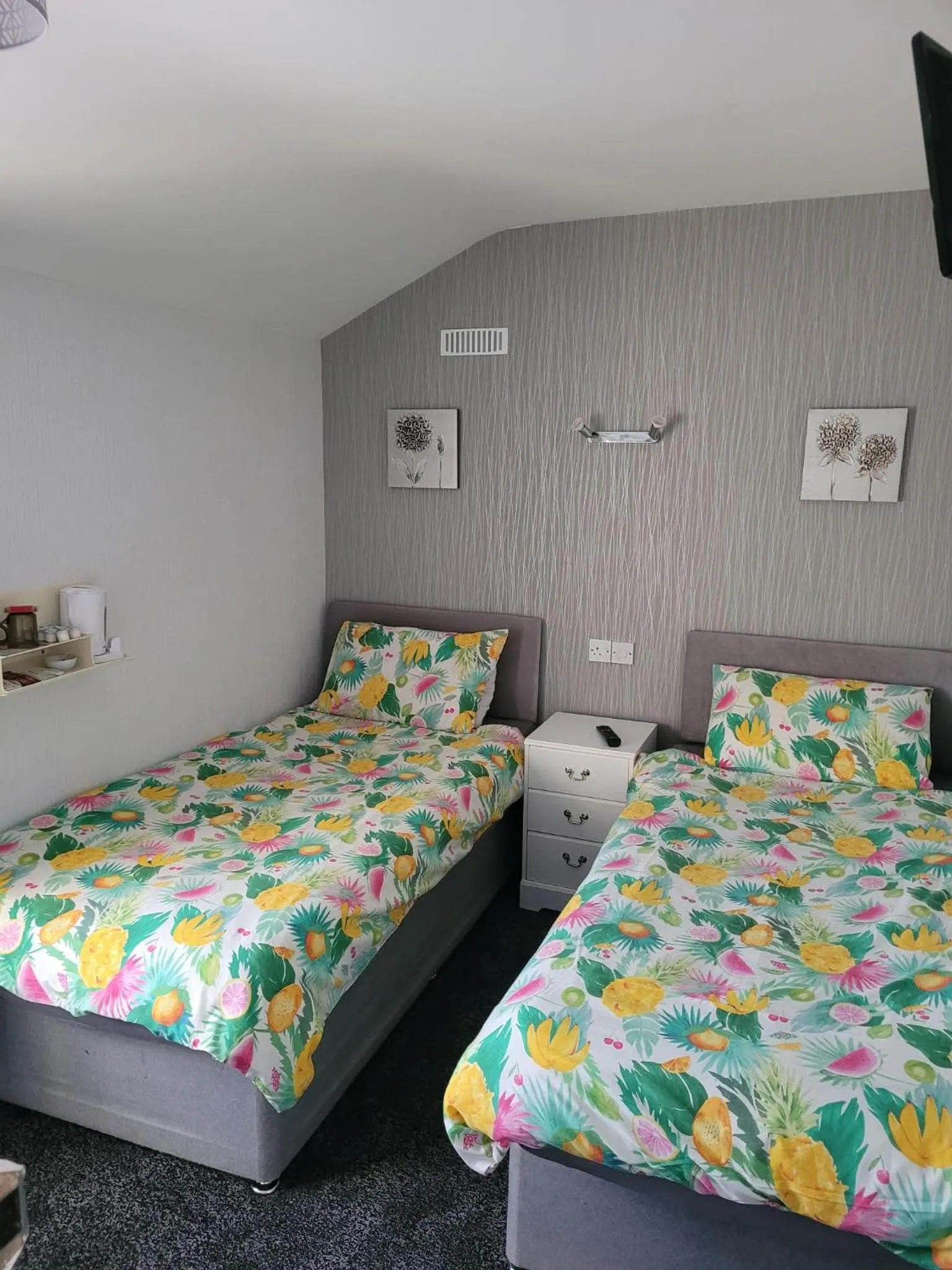 Bedroom, Bed in The Clevedon