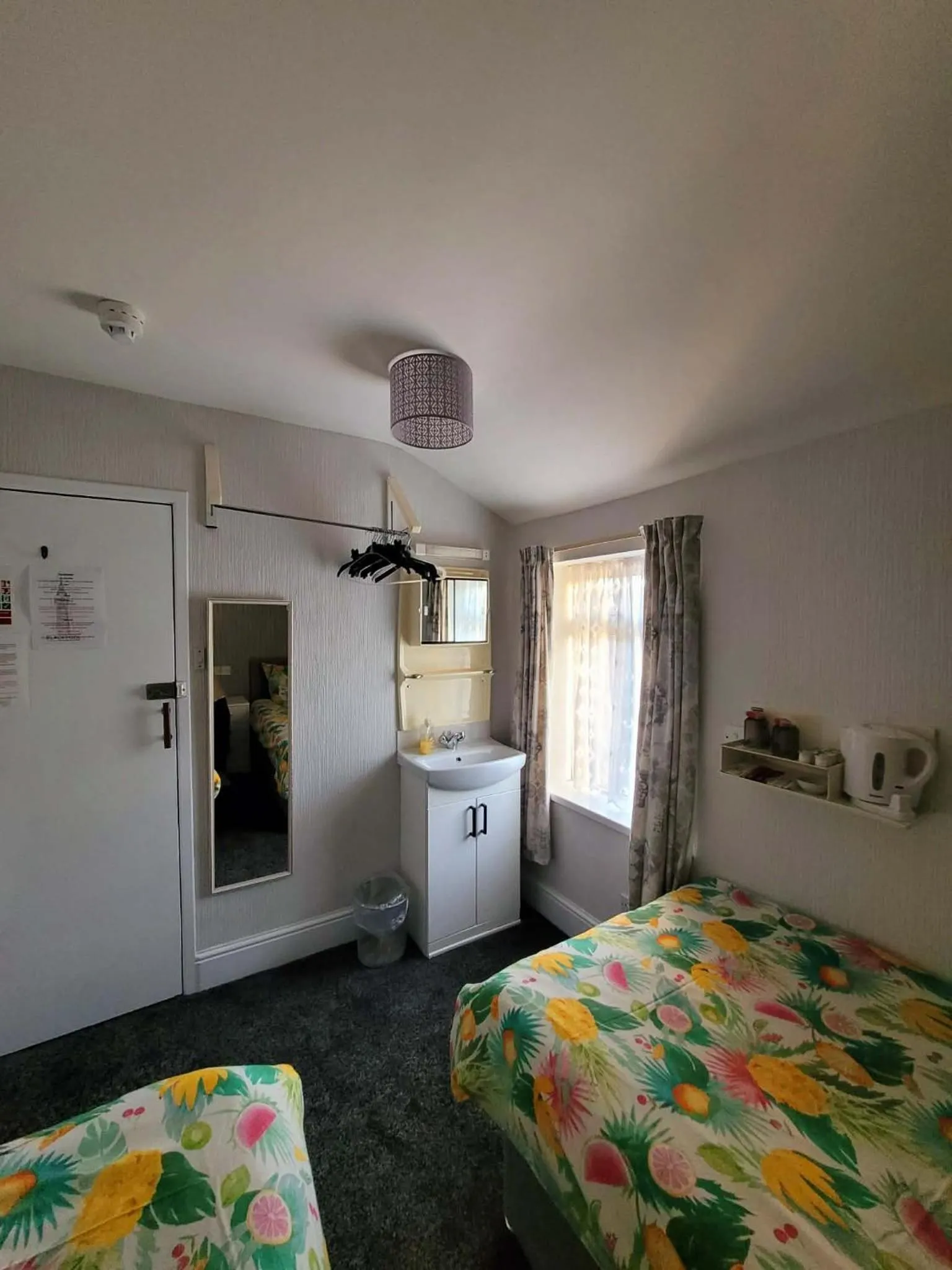 Bedroom, Bed in The Clevedon