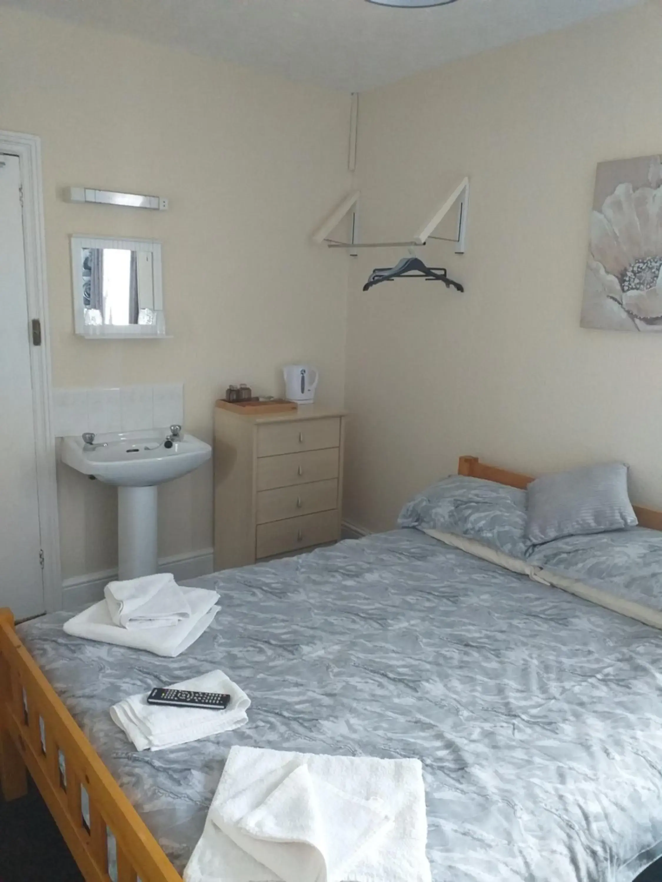 Triple Room in The Clevedon Triple Room in The Clevedon