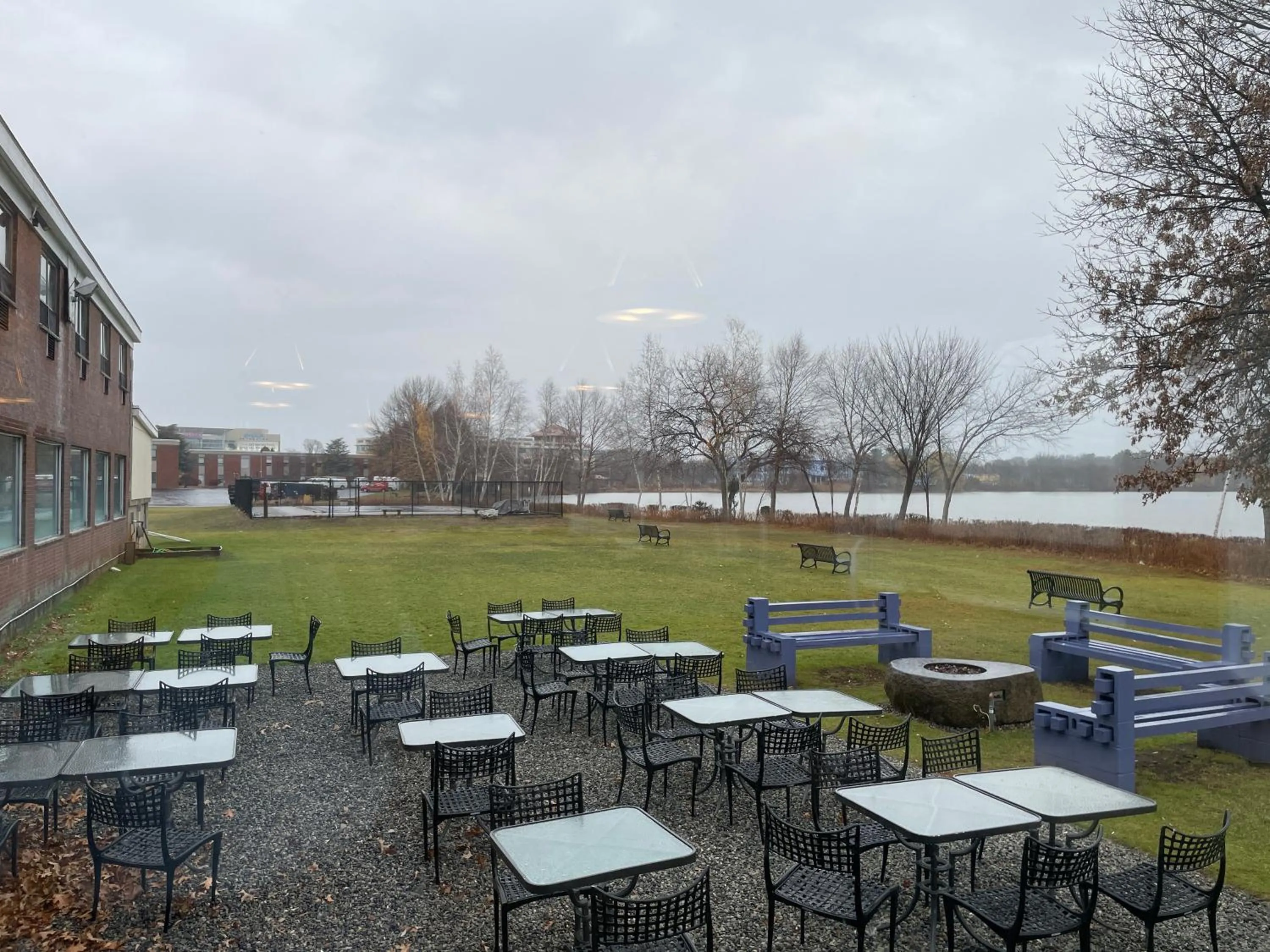 Restaurant/places to eat in Lakeside Inn