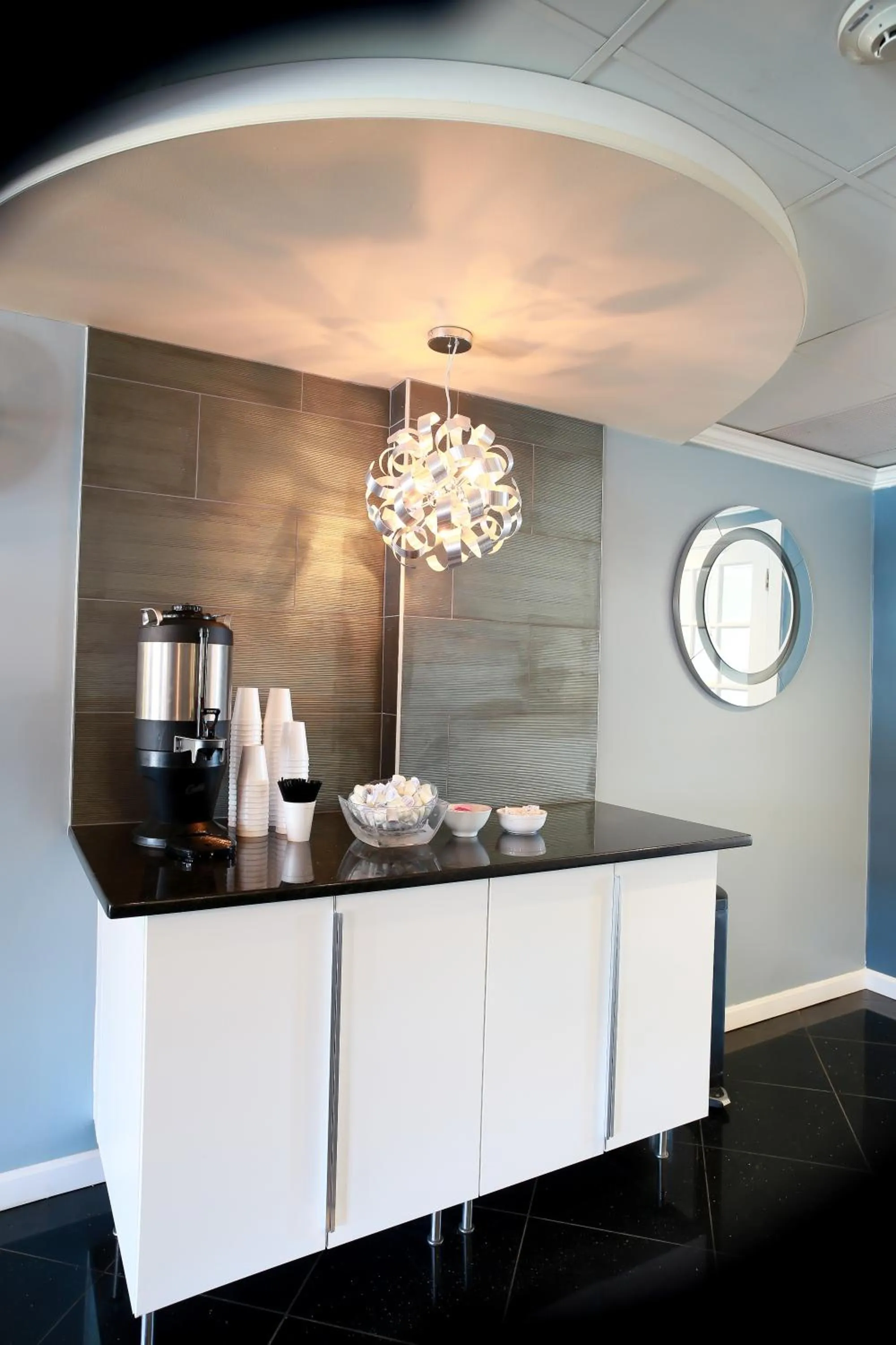 Lobby or reception in Lakeside Inn