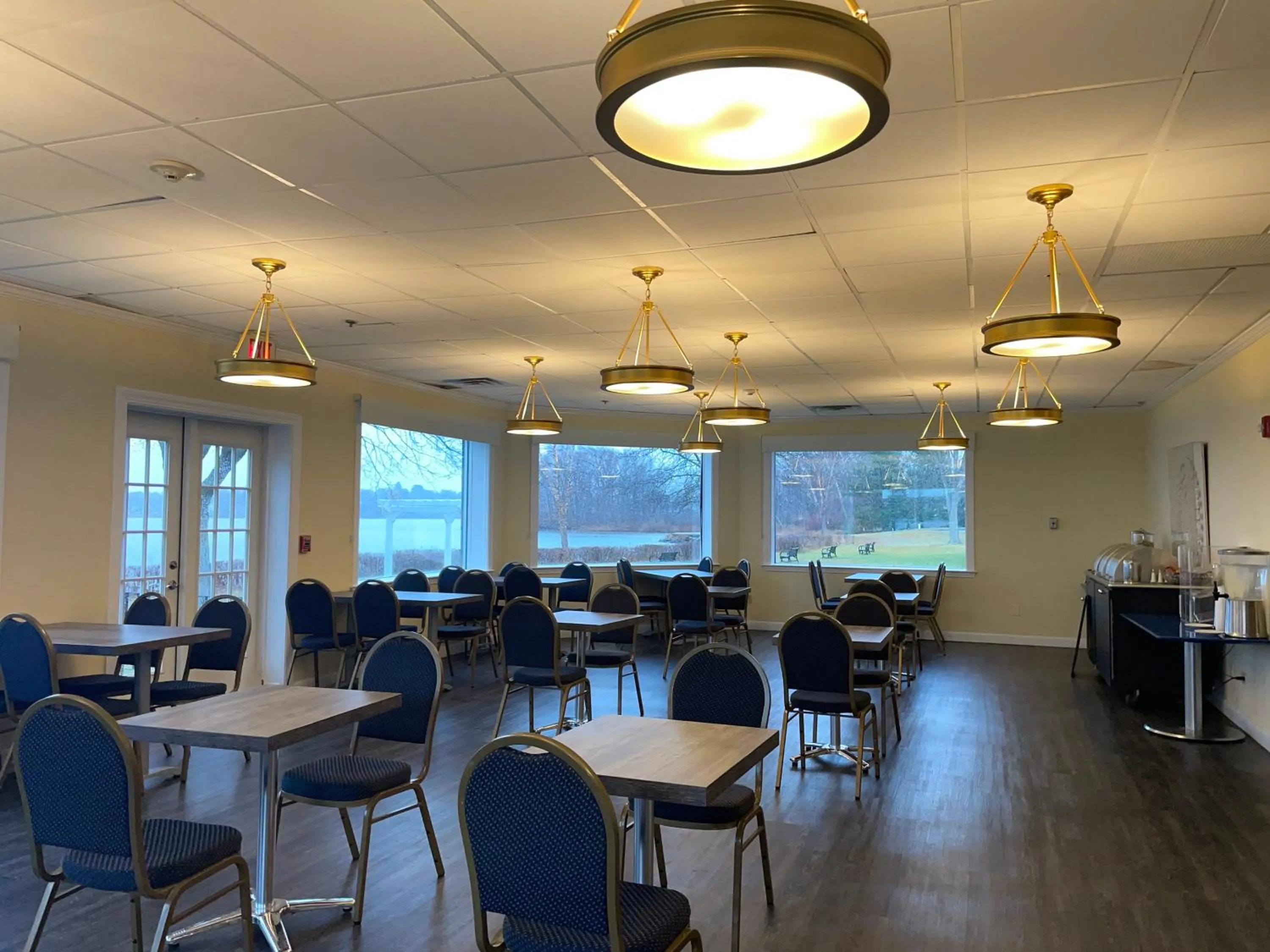 Restaurant/places to eat in Lakeside Inn