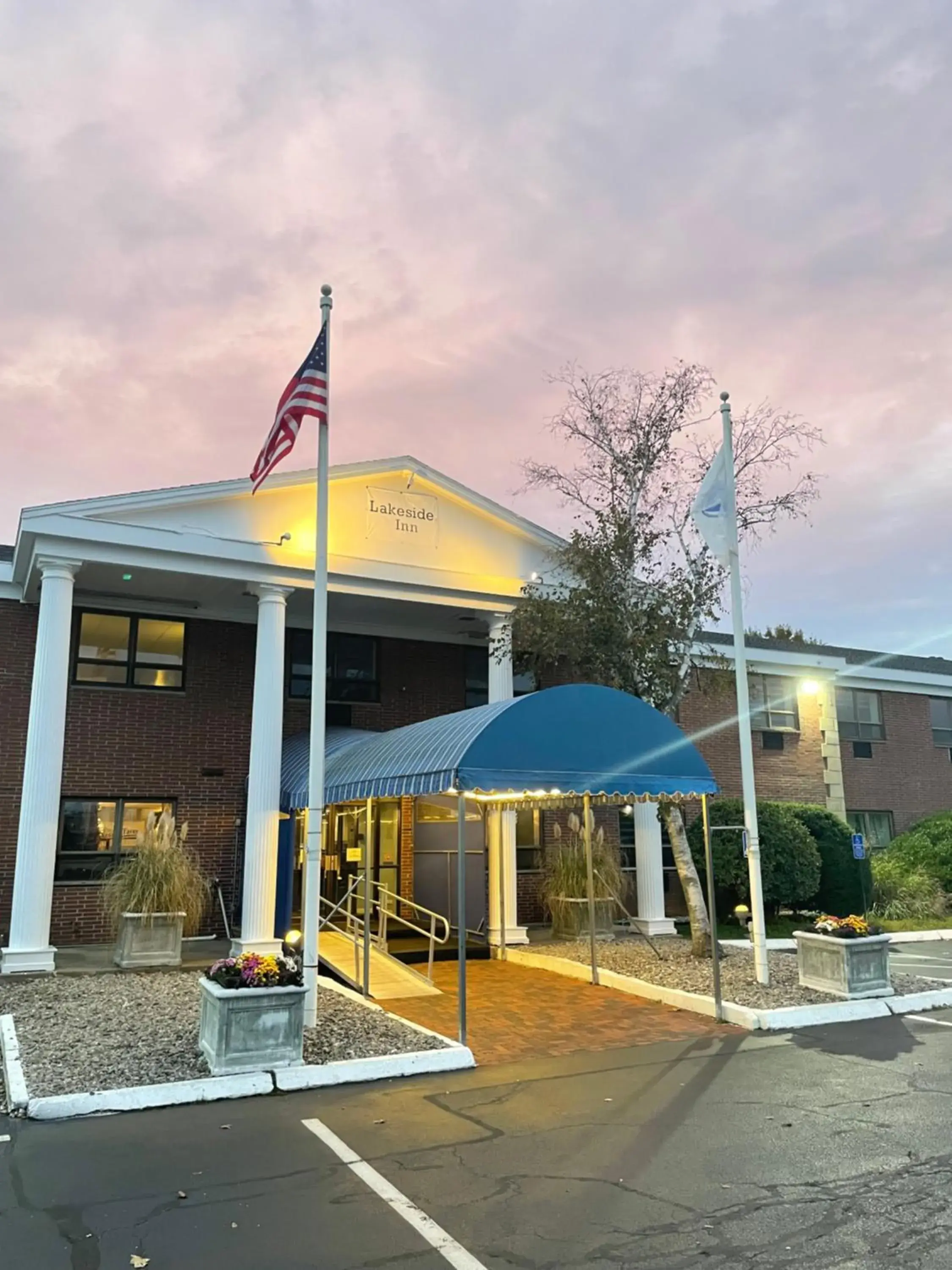 Lakeside Inn Lakeside Inn