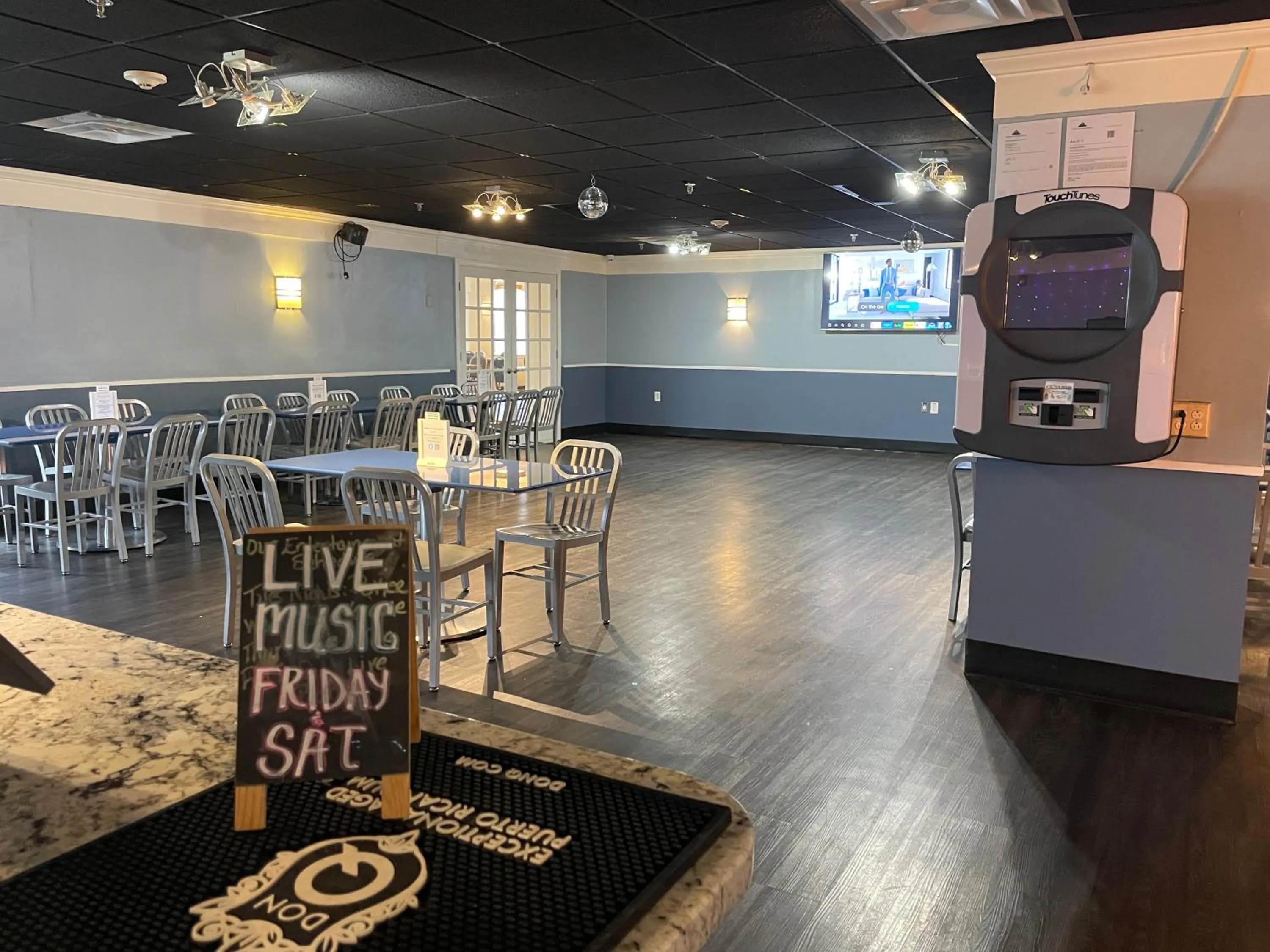 Restaurant/places to eat in Lakeside Inn