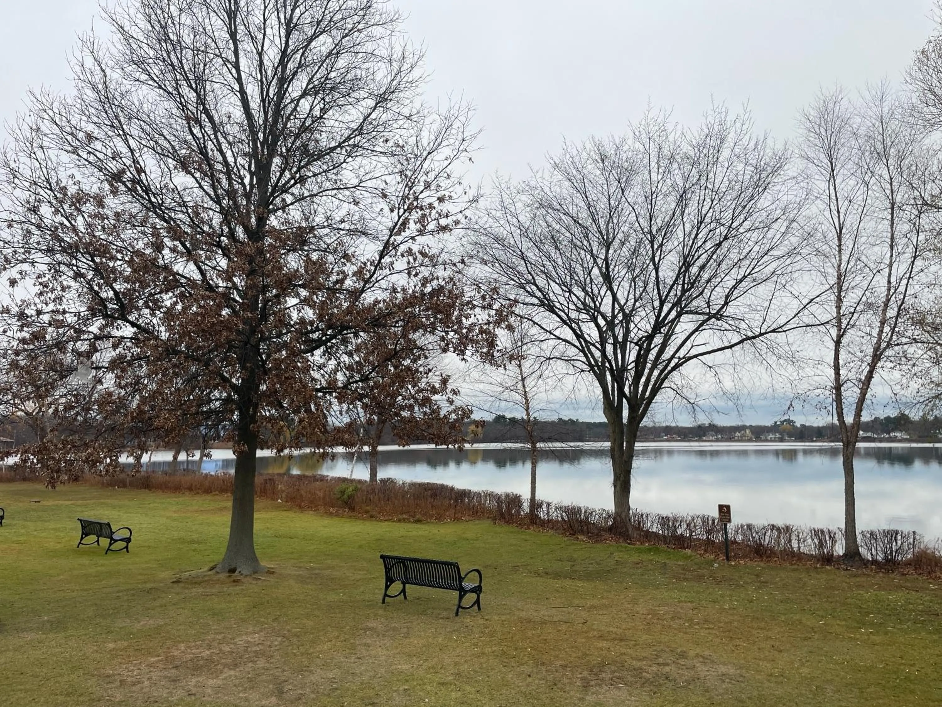 Autumn in Lakeside Inn