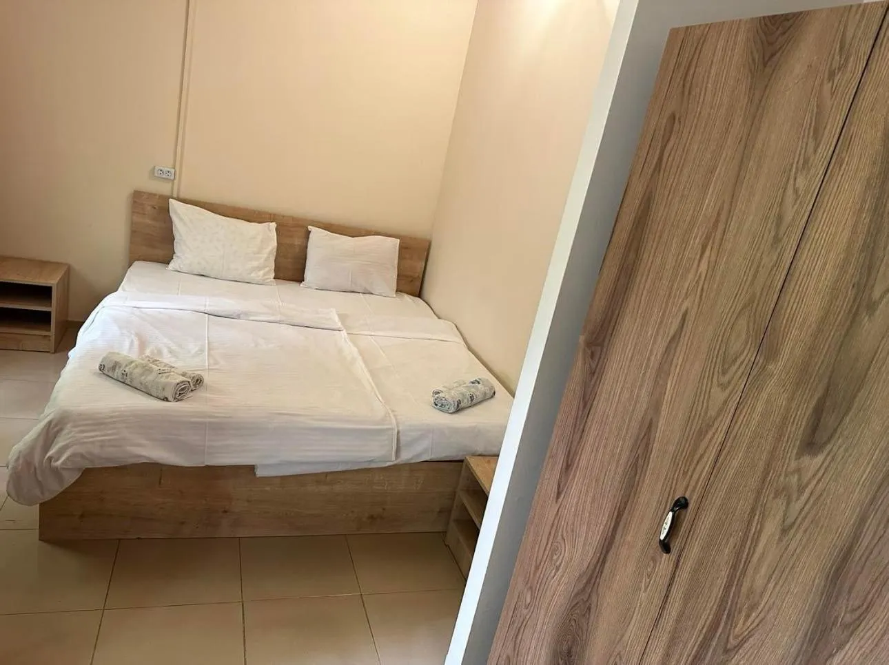 Bed in Li Yes Yerevan hotel