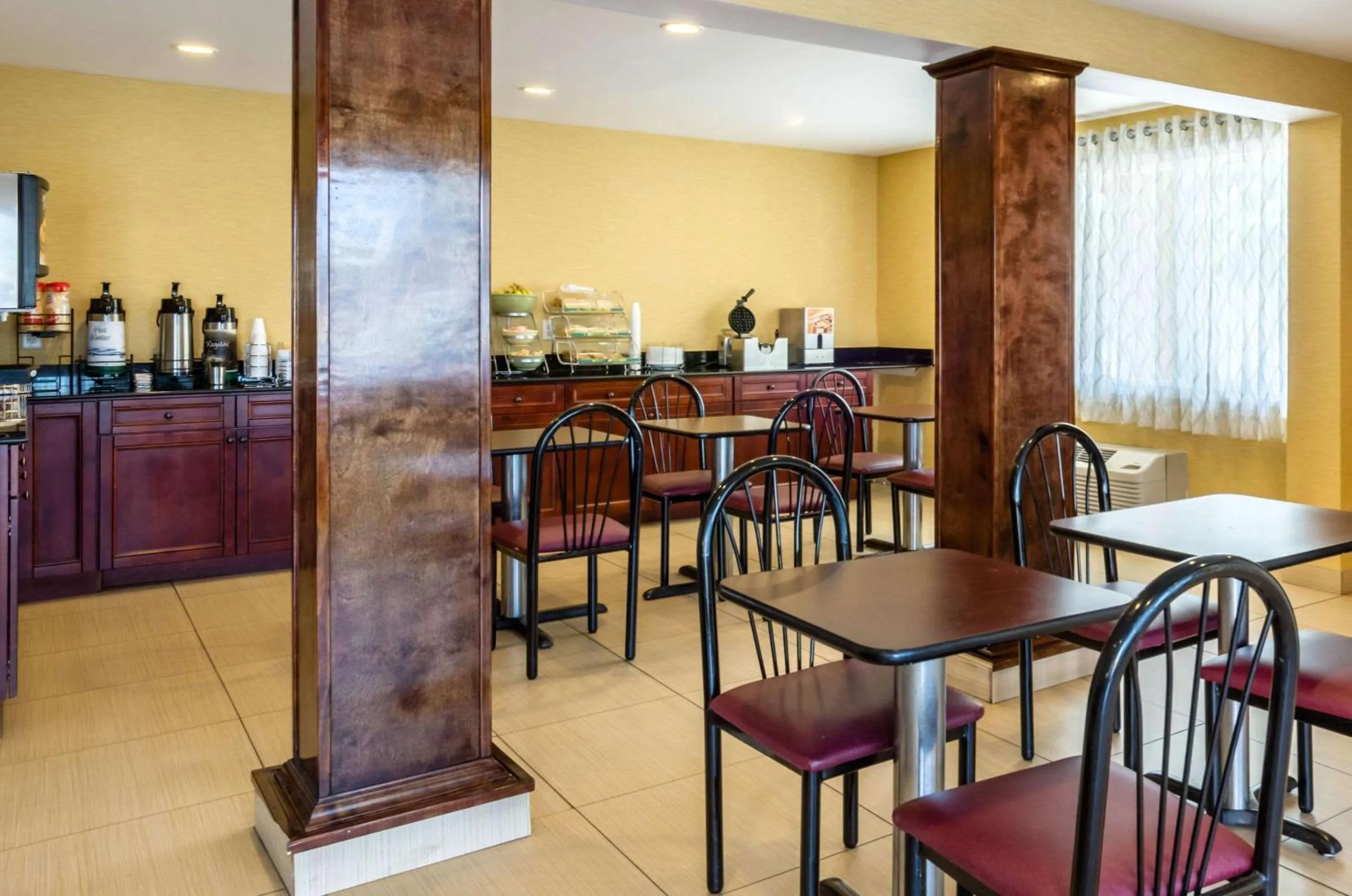 Restaurant/places to eat in Fairbridge Inn Express Pittsfield