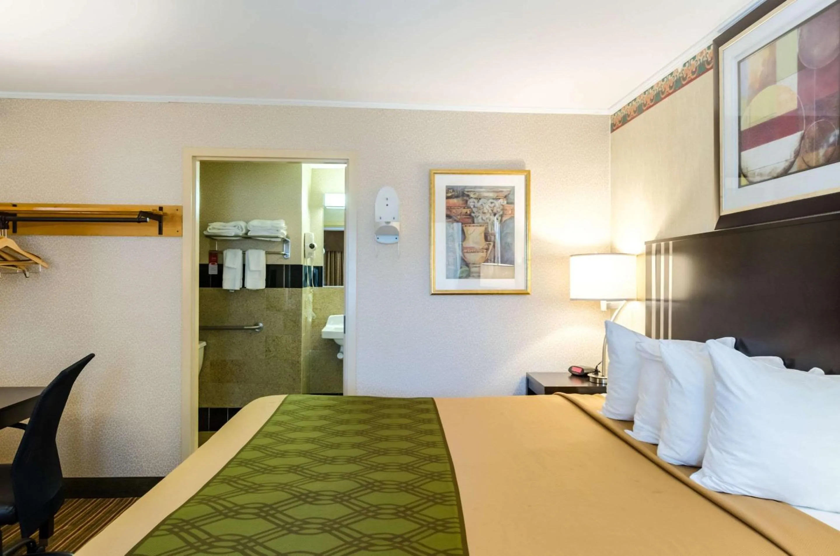 Photo of the whole room, Bed in Fairbridge Inn Express Pittsfield