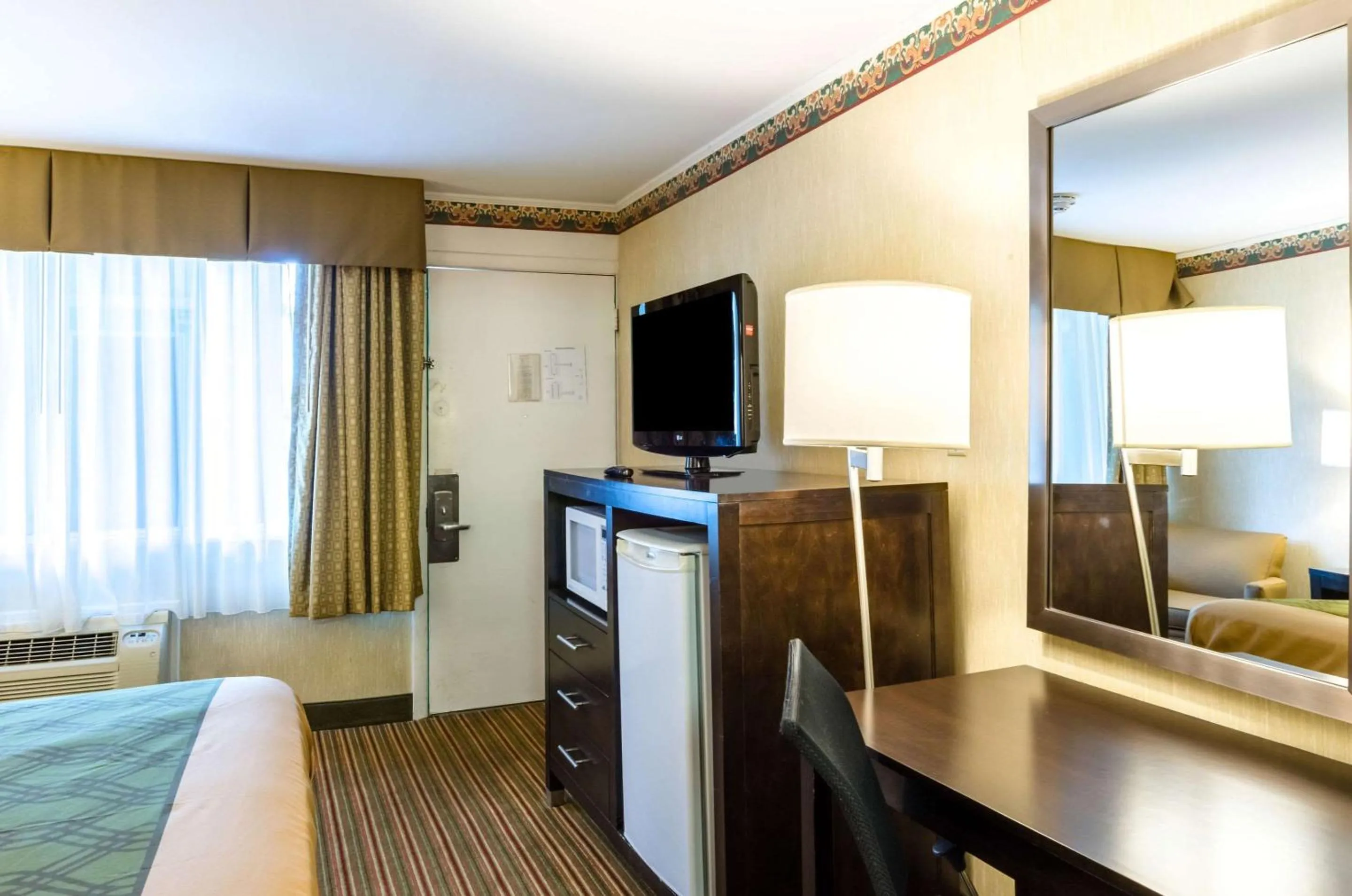 Photo of the whole room, Bed in Fairbridge Inn Express Pittsfield