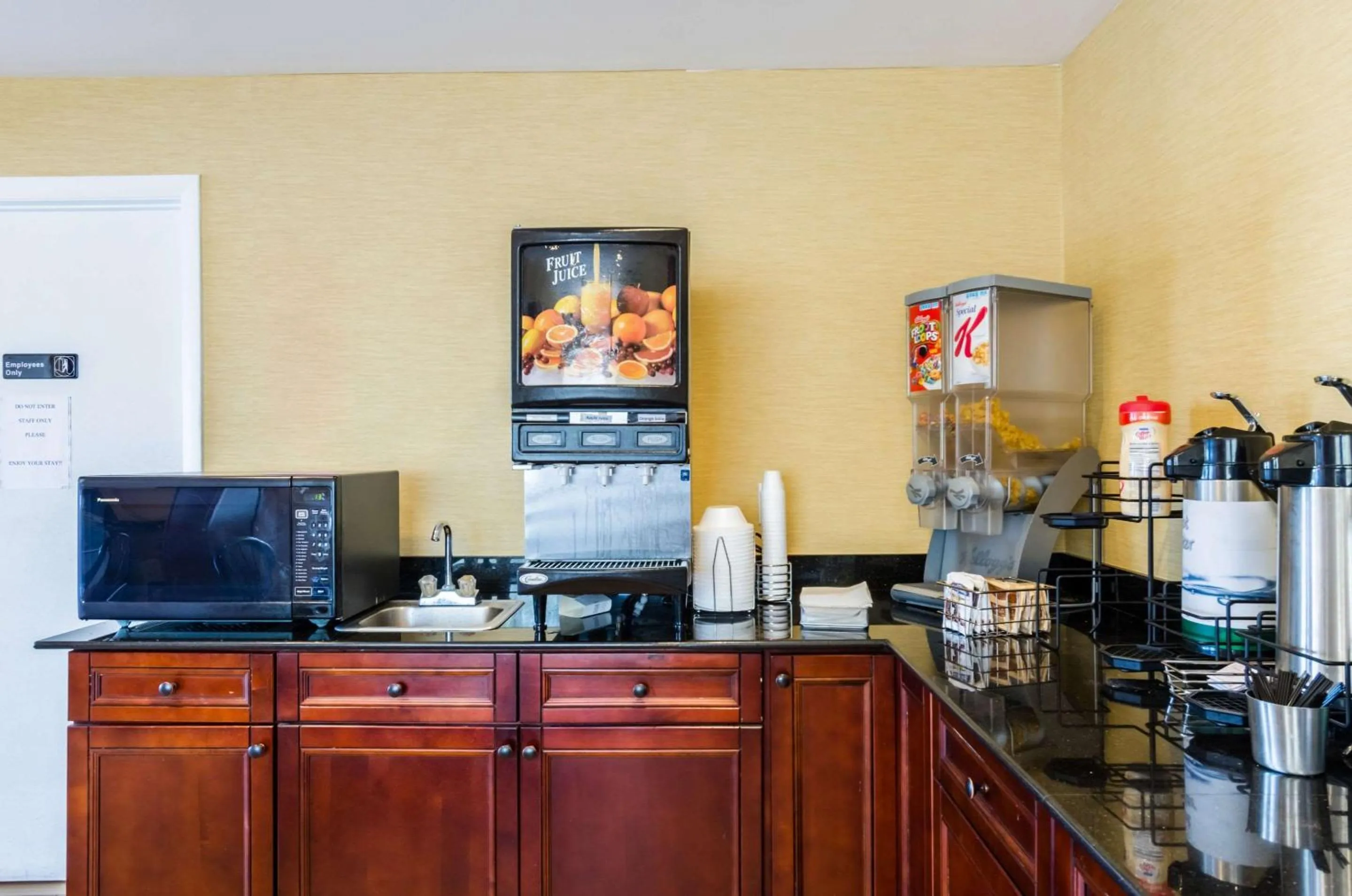 Restaurant/places to eat in Fairbridge Inn Express Pittsfield