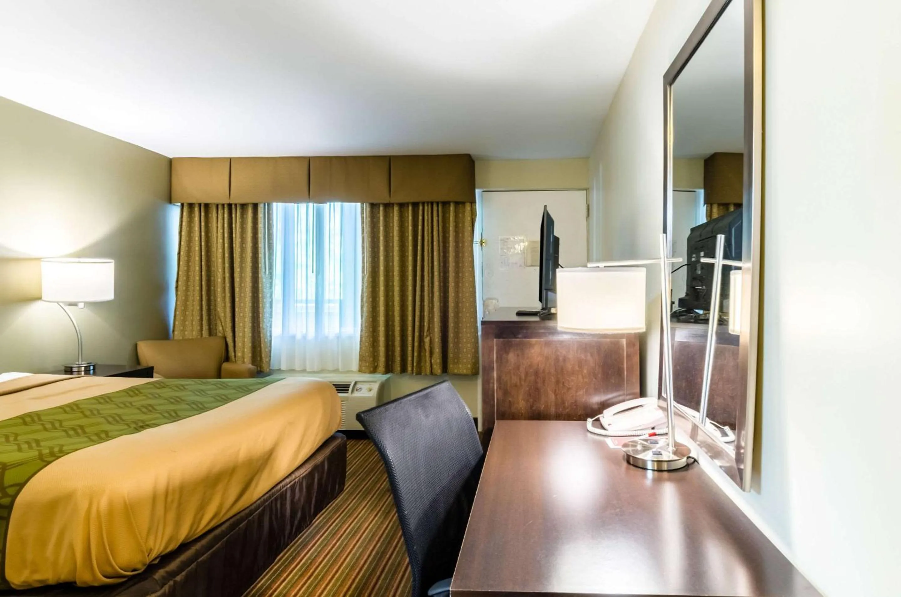 Photo of the whole room, Bed in Fairbridge Inn Express Pittsfield