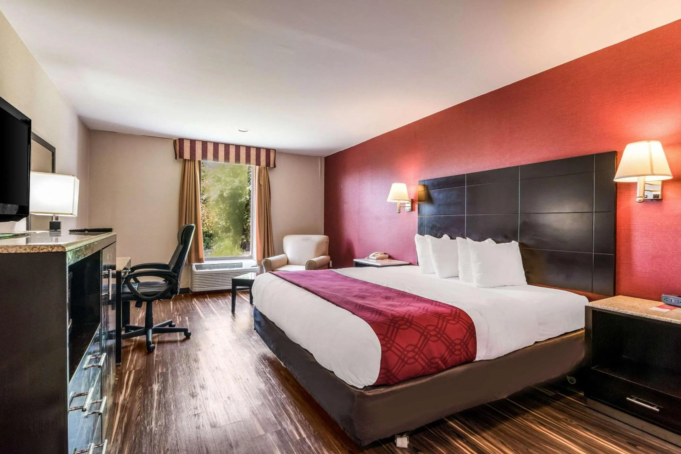 Bedroom, Bed in Econo Lodge Pocomoke City Hwy 13