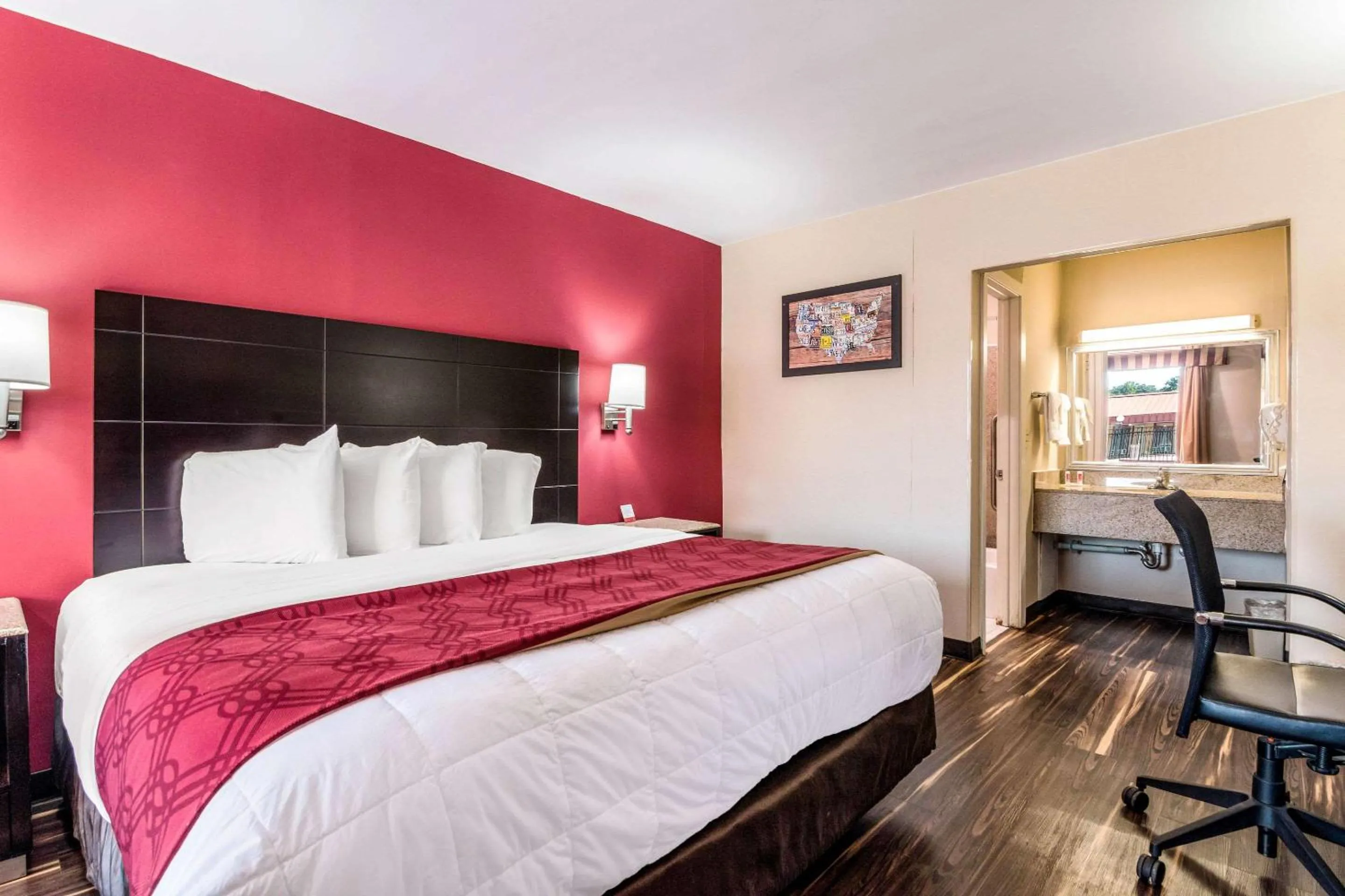 Bedroom, Bed in Econo Lodge Pocomoke City Hwy 13