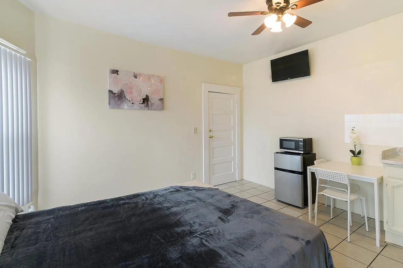 Bed in Pads on Pasadena Ave