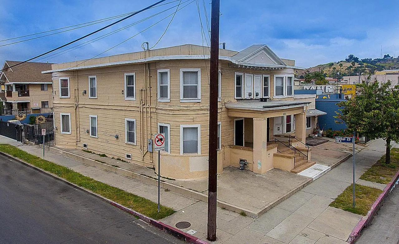 Pads on Pasadena Ave