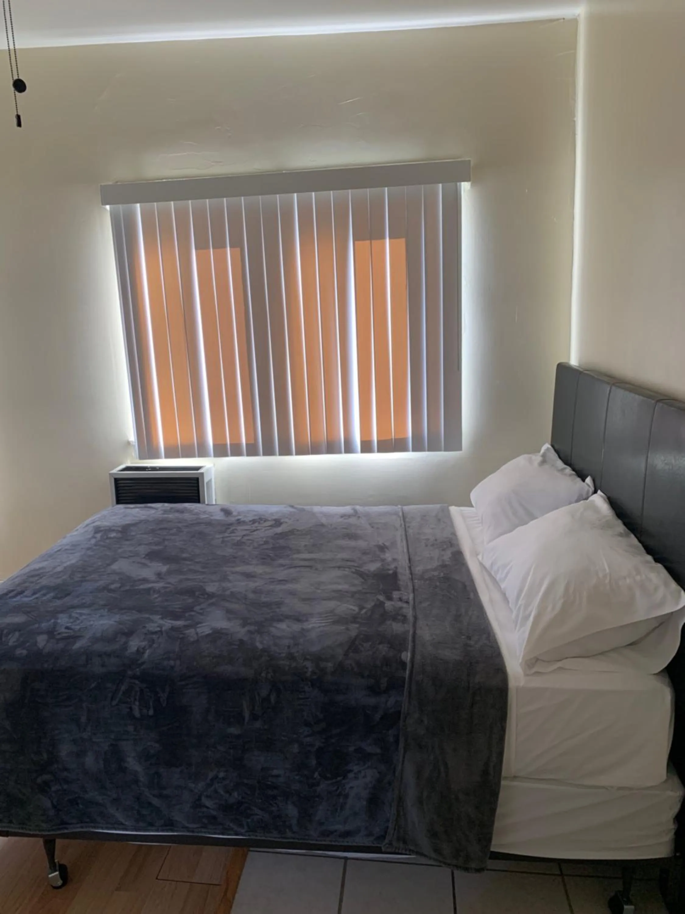 Bed in Pads on Pasadena Ave